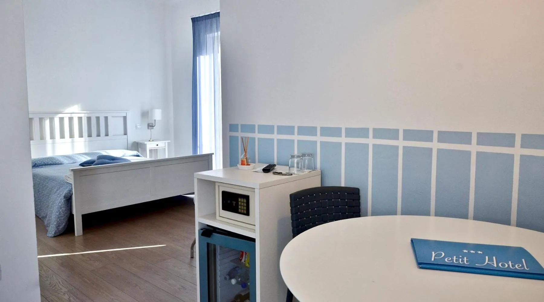 Photo of the whole room, Bed in Petit Hotel