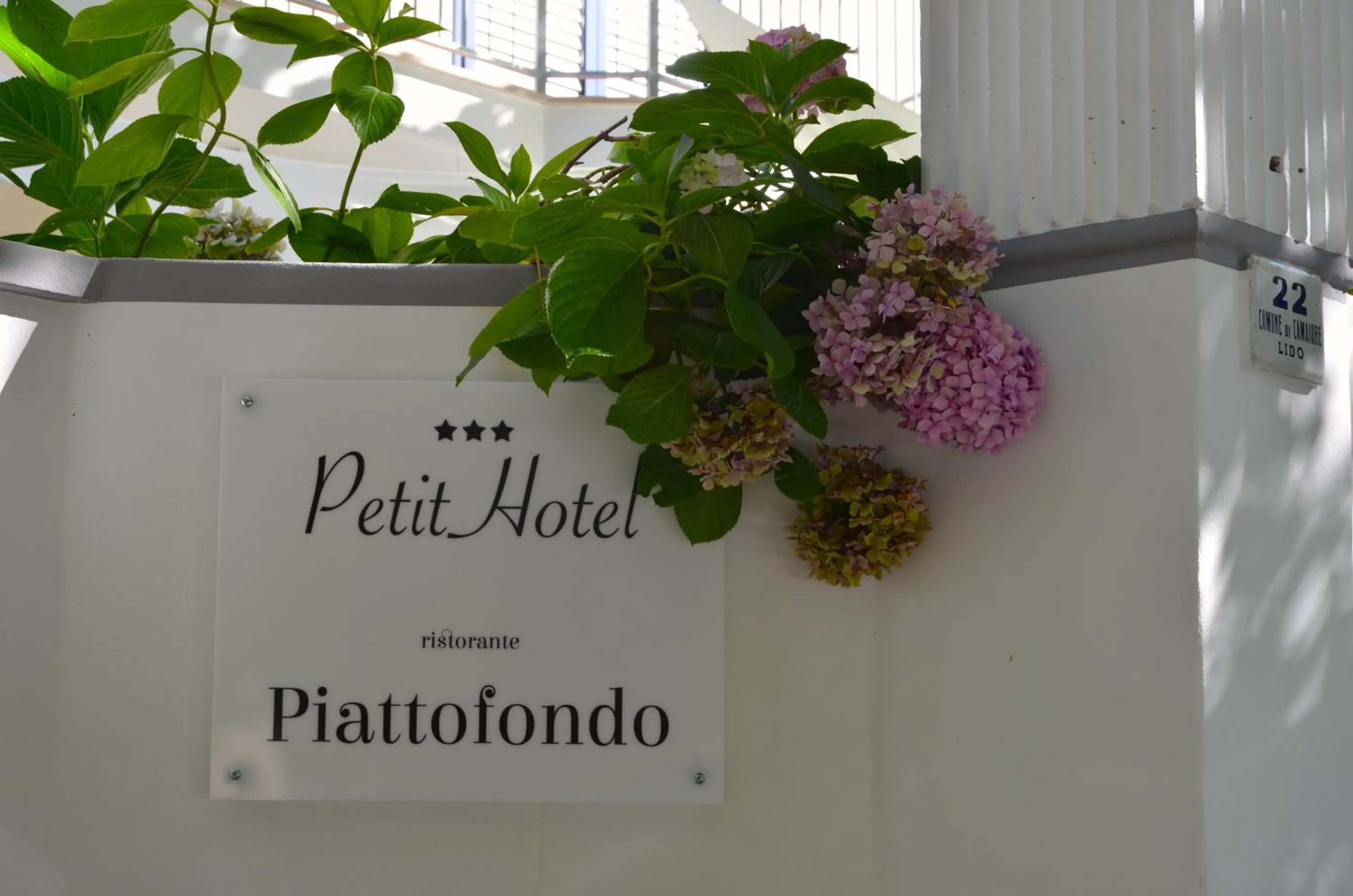 Facade/entrance in Petit Hotel