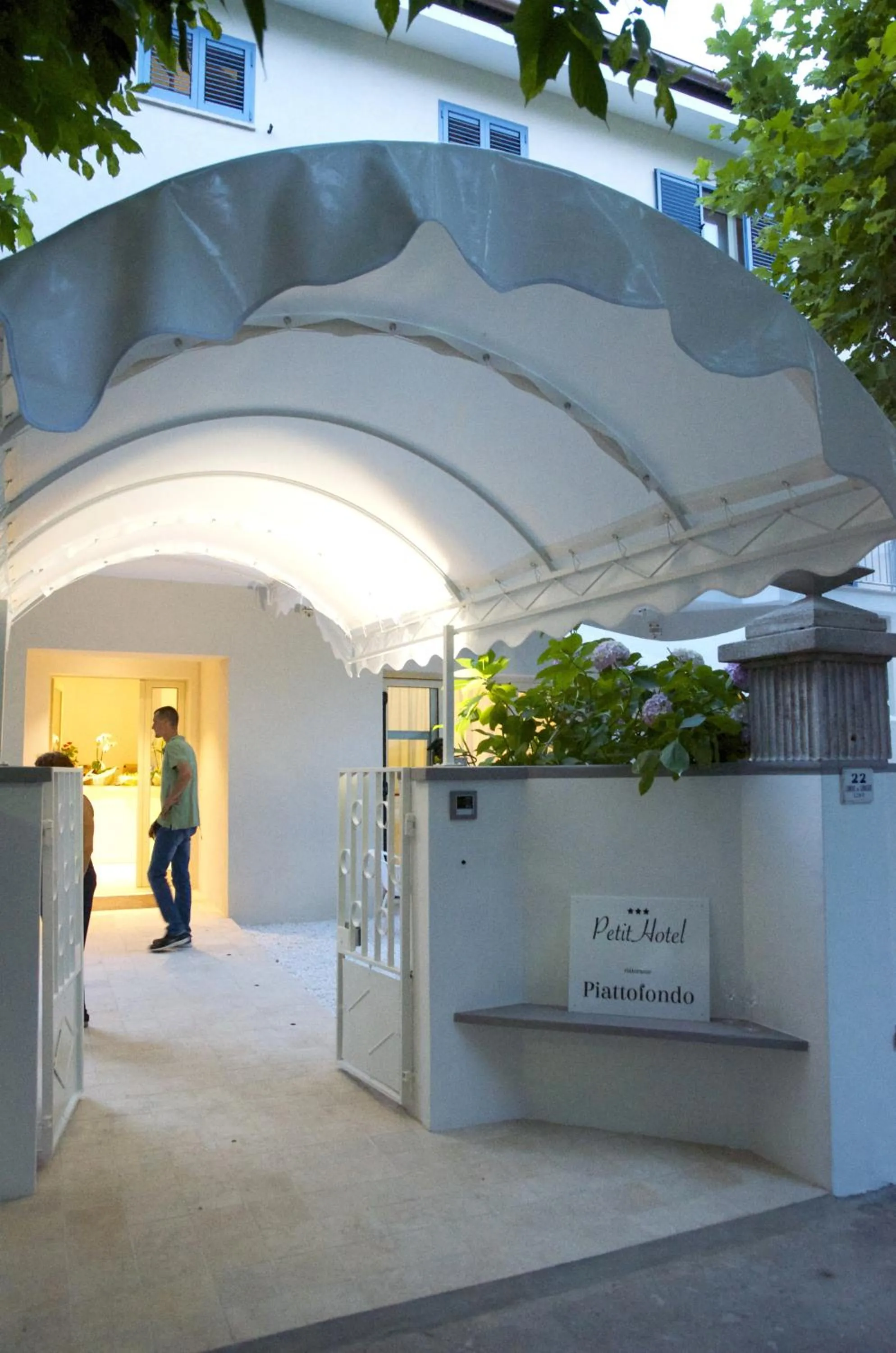 Facade/entrance in Petit Hotel