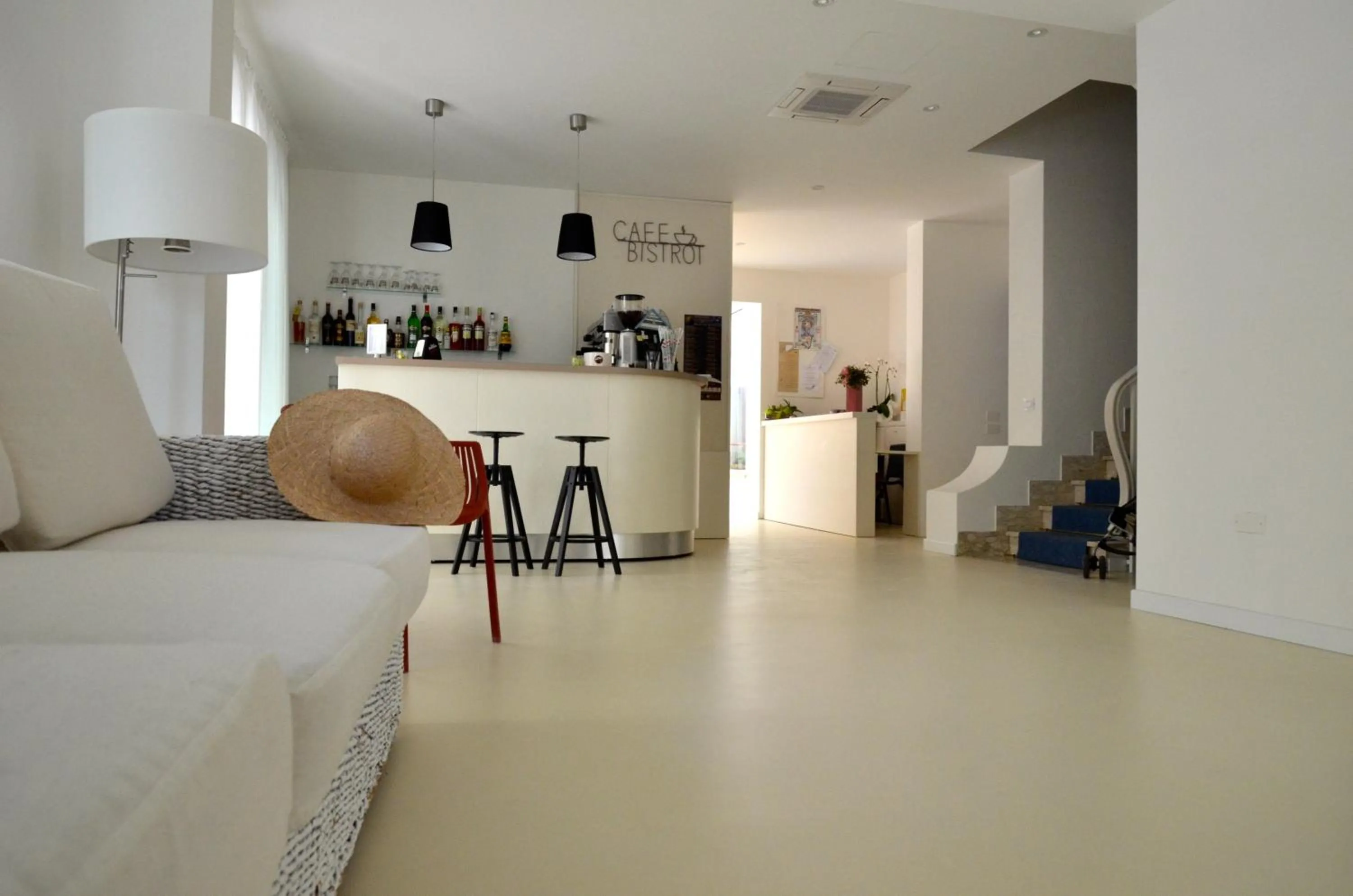 Lounge or bar in Petit Hotel