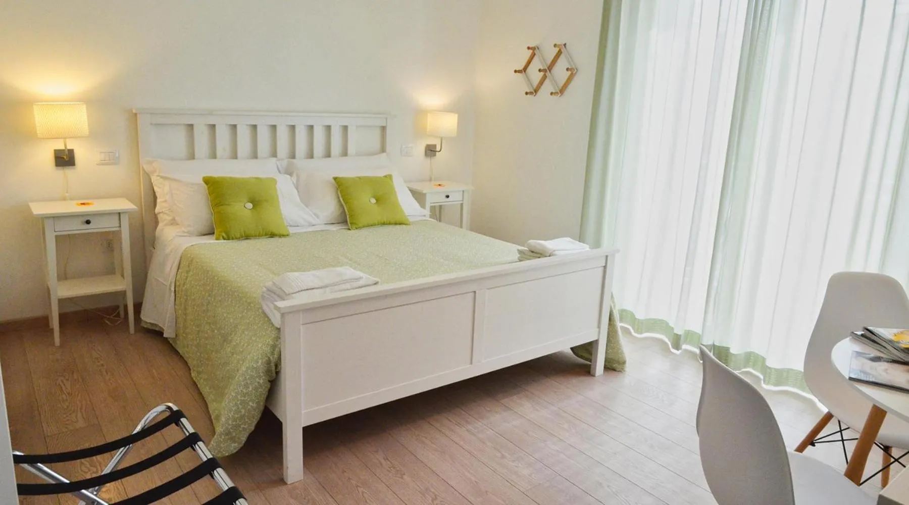 Photo of the whole room, Bed in Petit Hotel