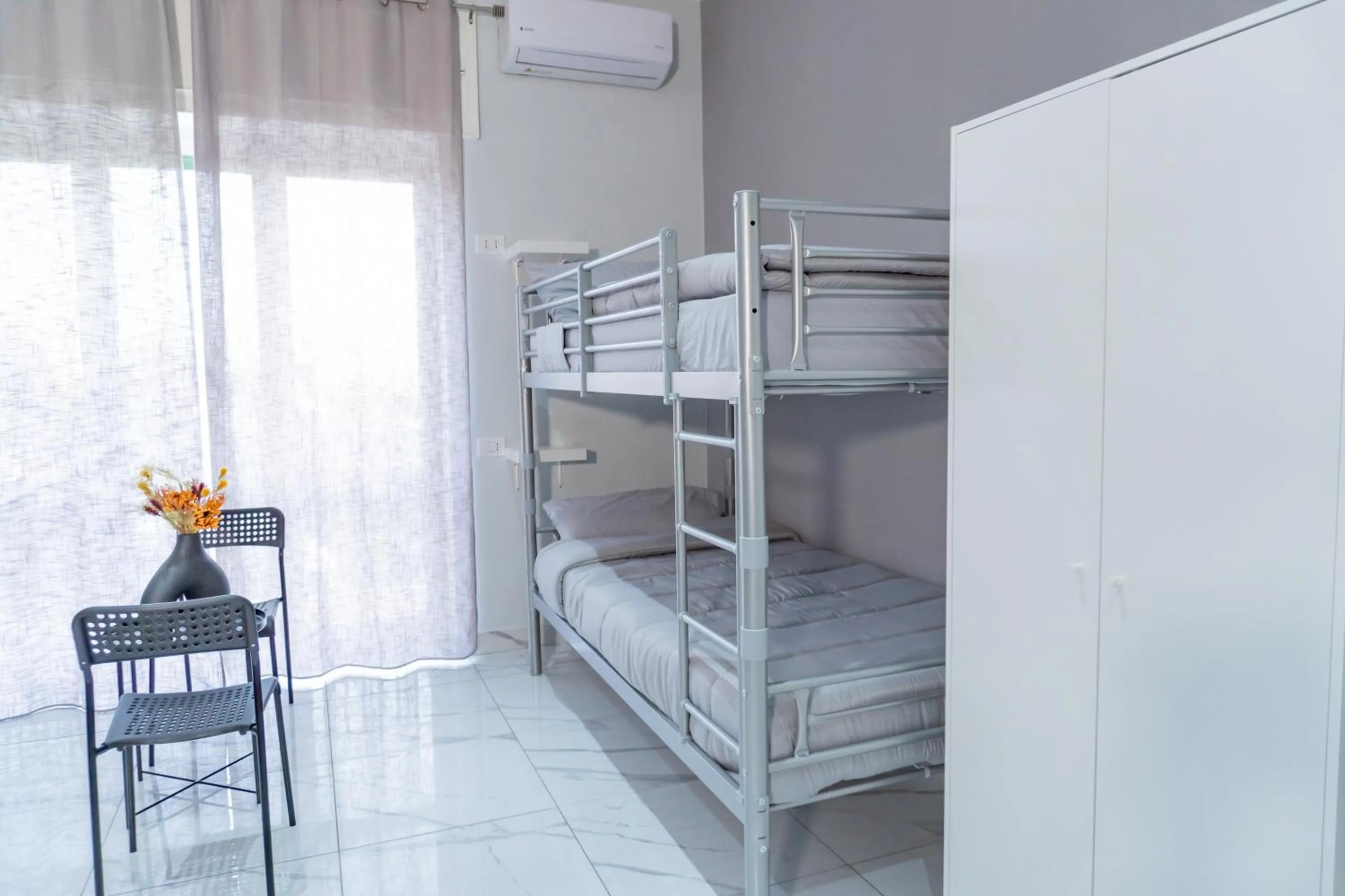 Bed in Hostel Partenope