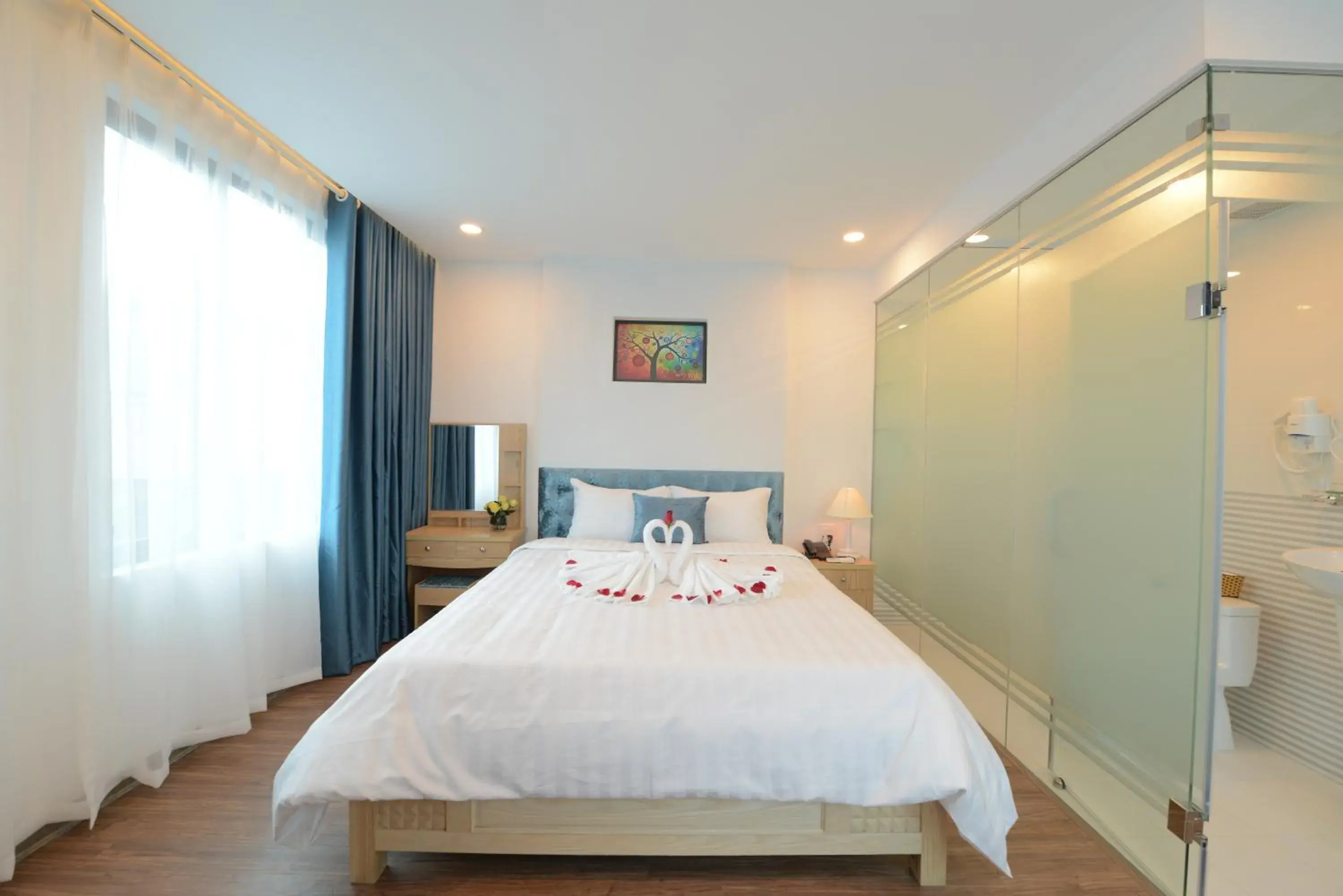 Deluxe Double or Twin Room with City View in Hanoi Prime Garden Hotel & Spa Deluxe Double or Twin Room with City View in Hanoi Prime Garden Hotel & Spa