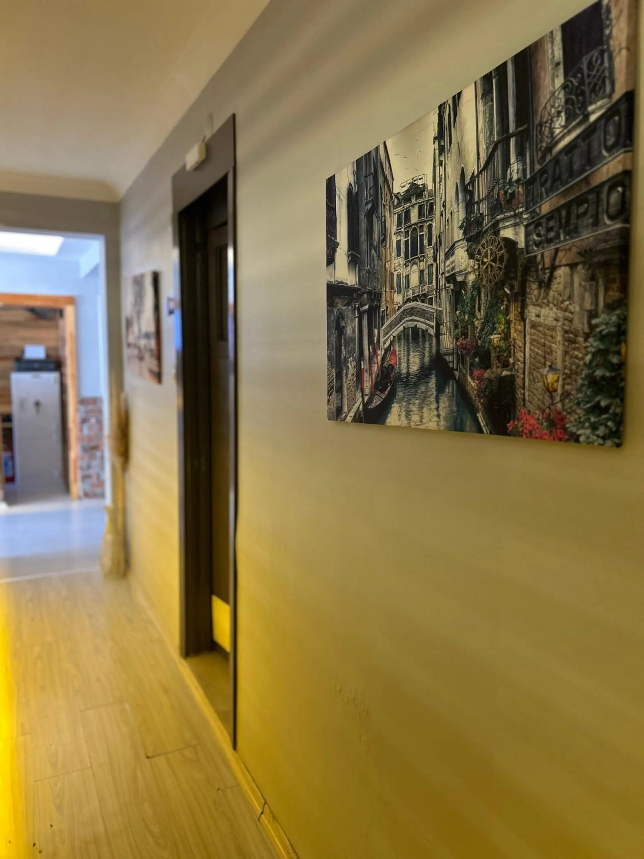 Decorative detail in Cord Hotel & Resort