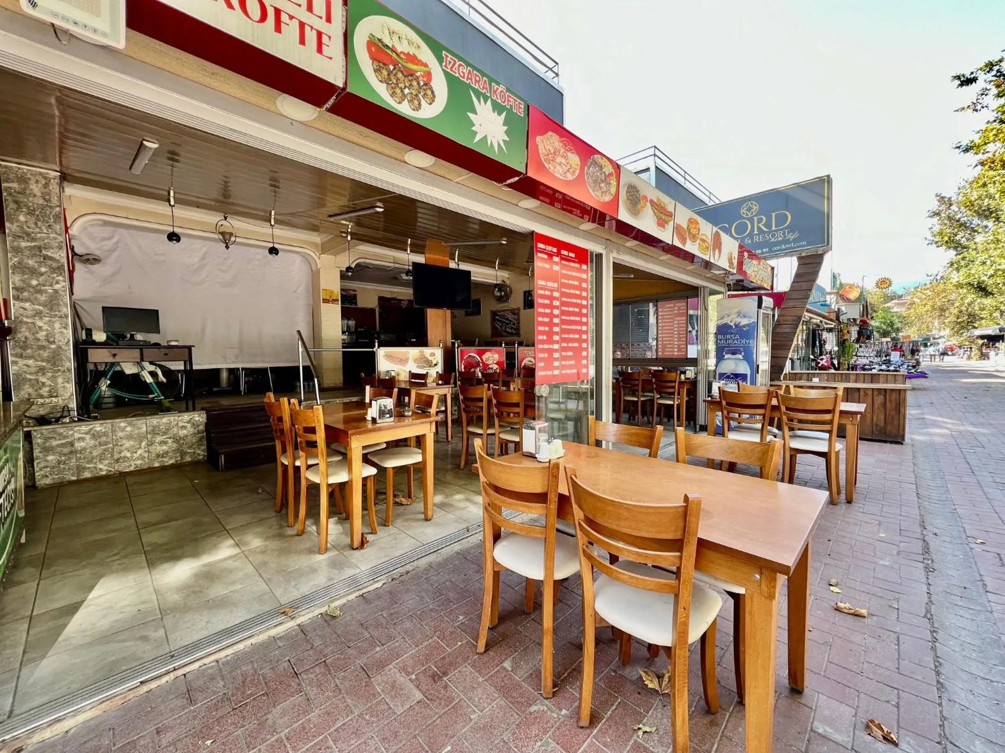 Restaurant/places to eat in Cord Hotel & Resort