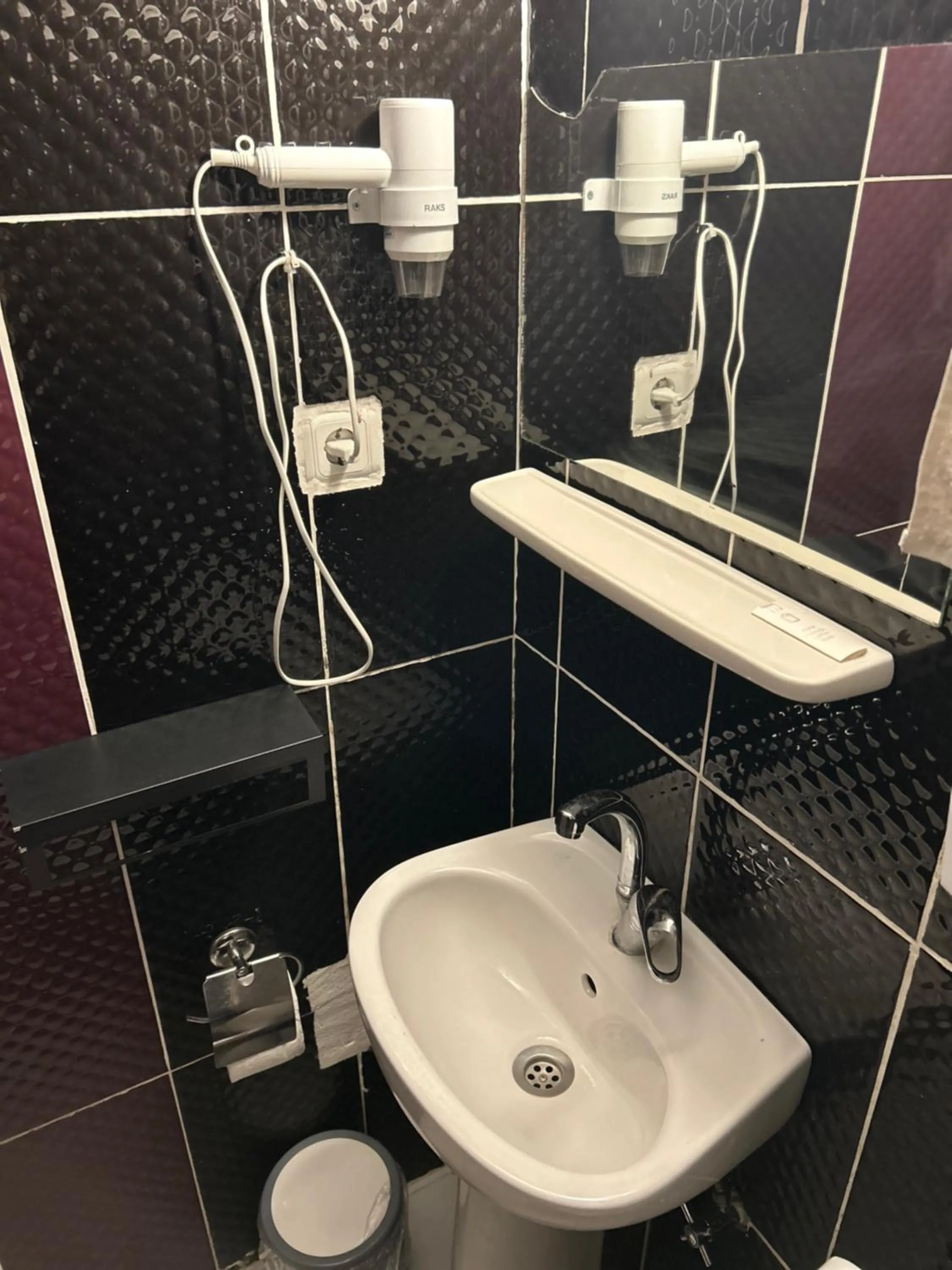 Shower in Cord Hotel & Resort