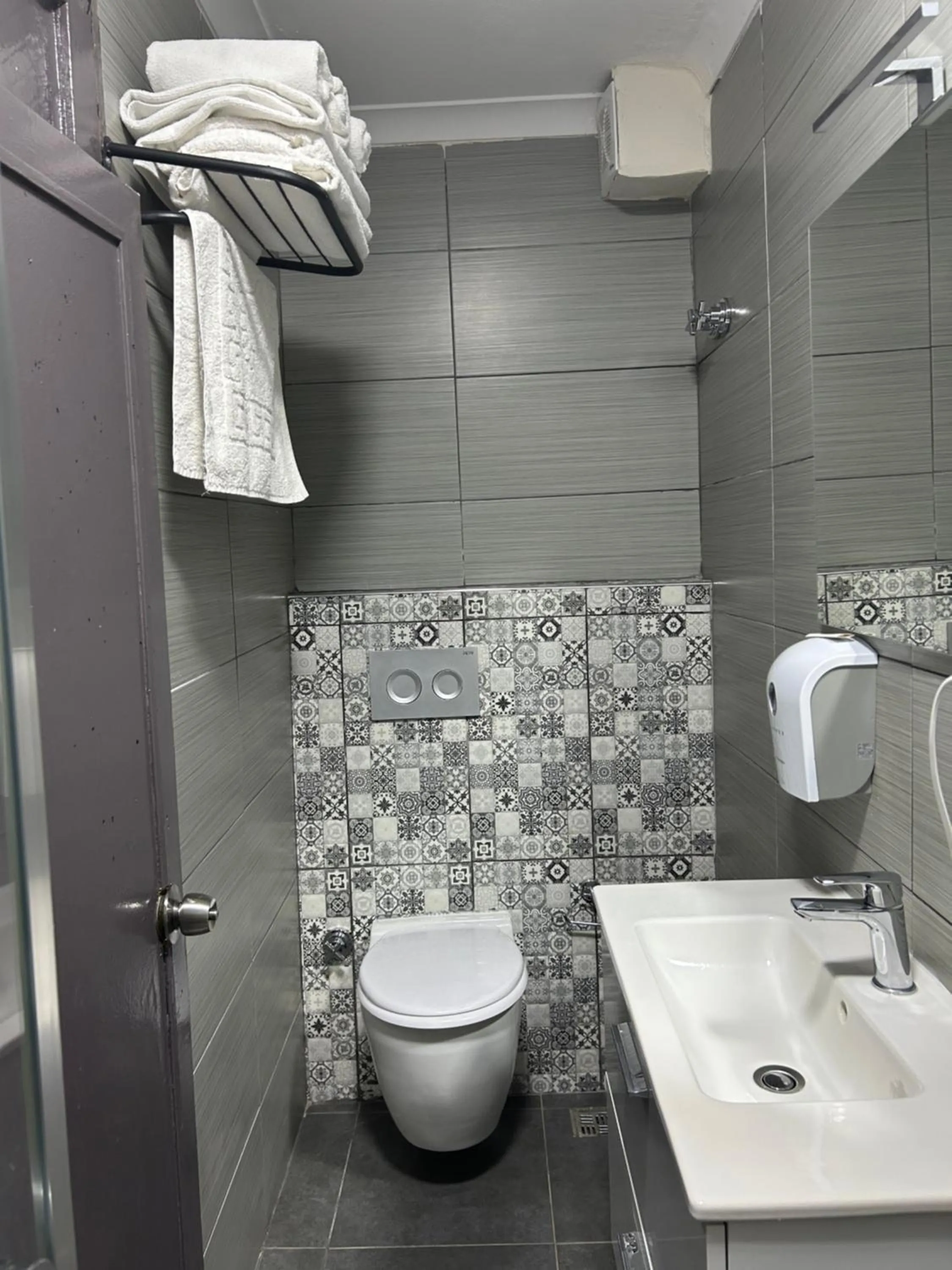 Shower in Cord Hotel & Resort