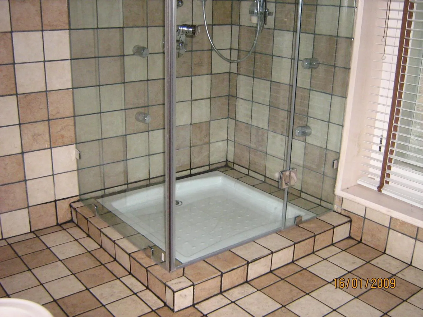 Shower in The GoodFind Residency