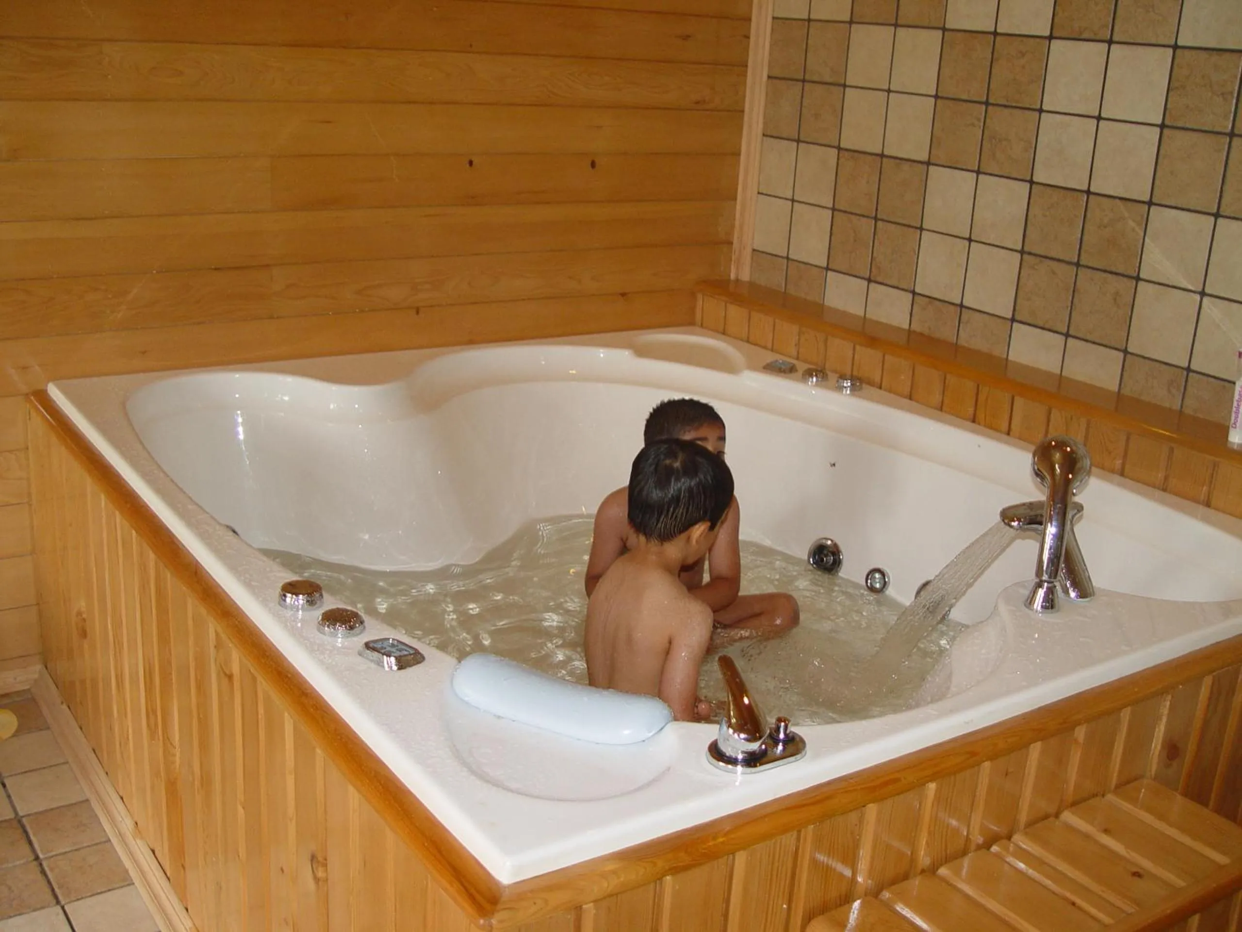 Hot Tub in The GoodFind Residency