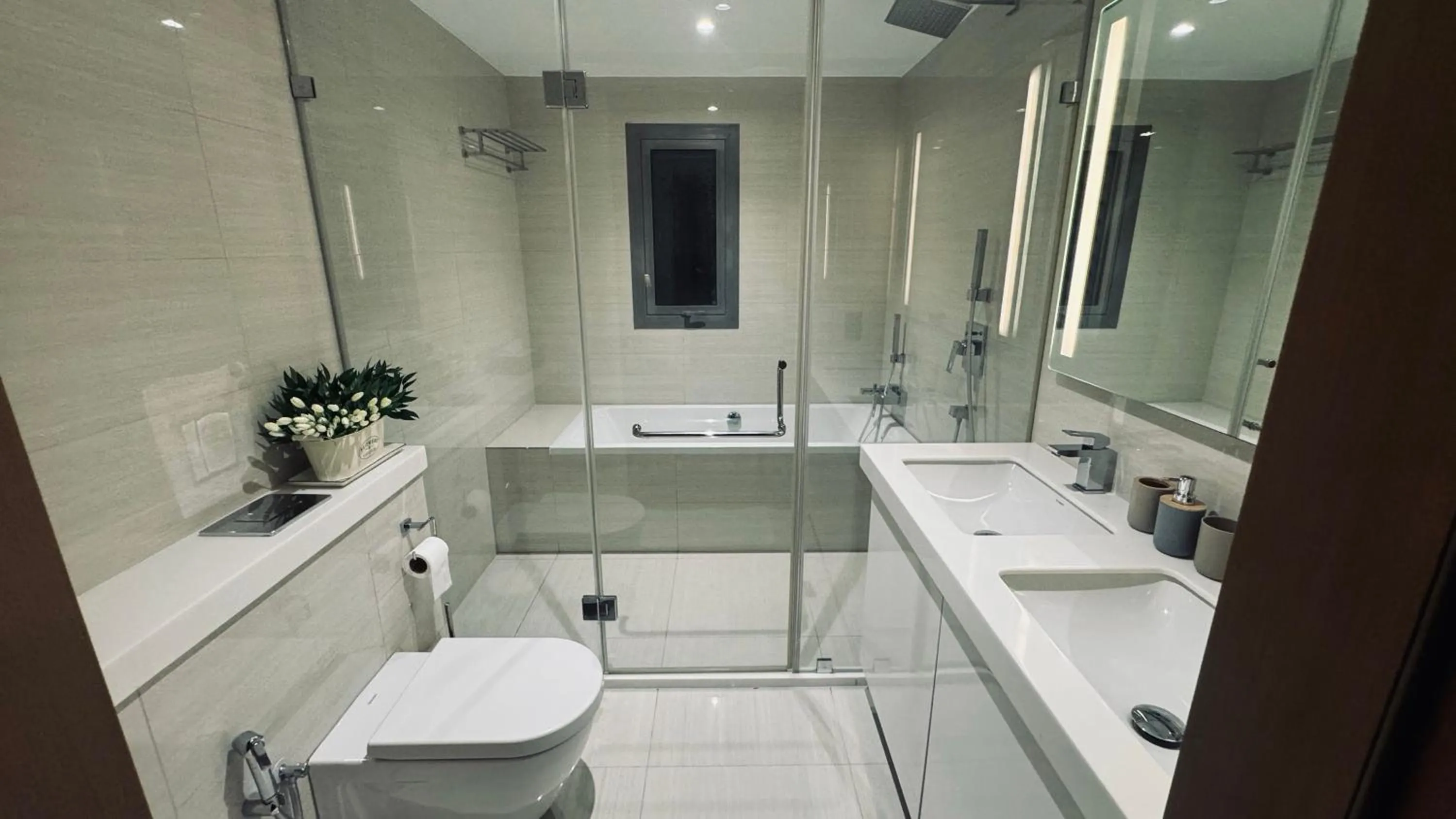 Shower in Luxe Colombo Heights