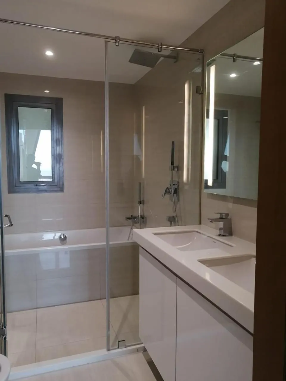 Shower in Luxe Colombo Heights