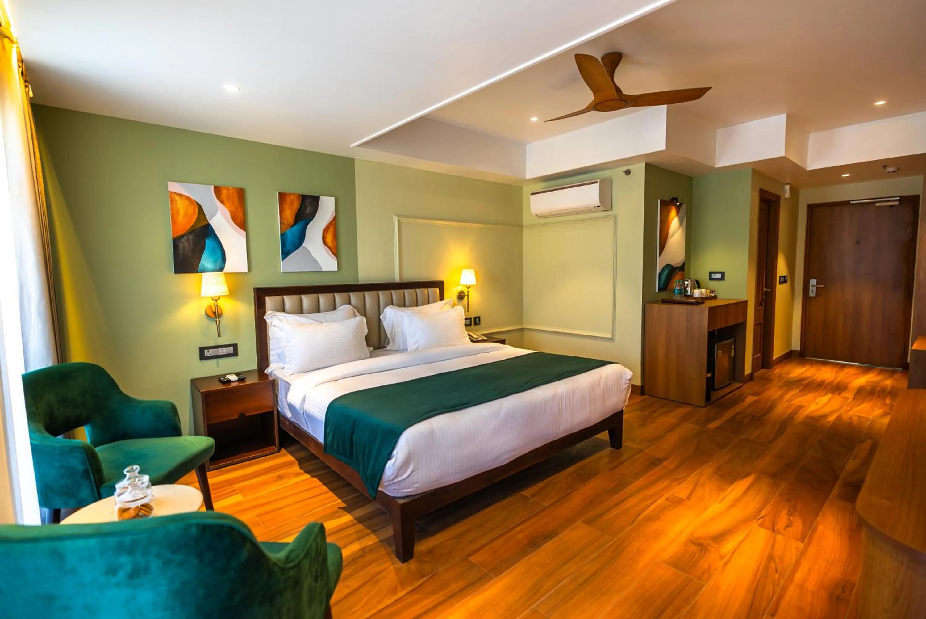 Bedroom, Bed in Clarks Inn Express, Rishikesh
