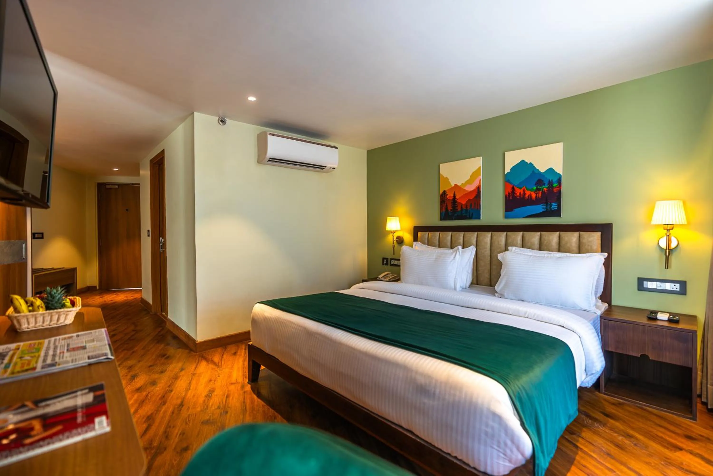Bedroom, Bed in Clarks Inn Express, Rishikesh