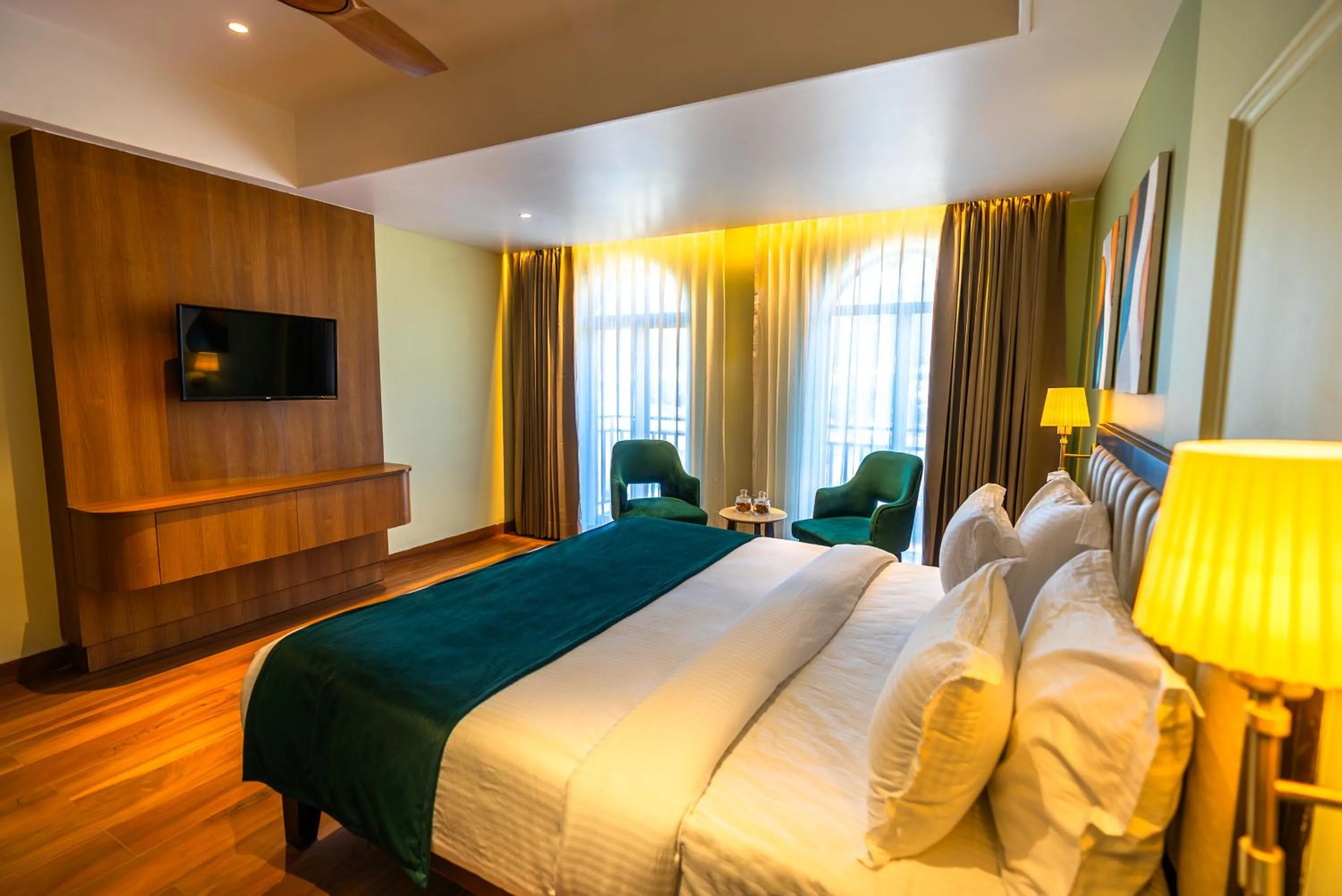Bedroom, Bed in Clarks Inn Express, Rishikesh