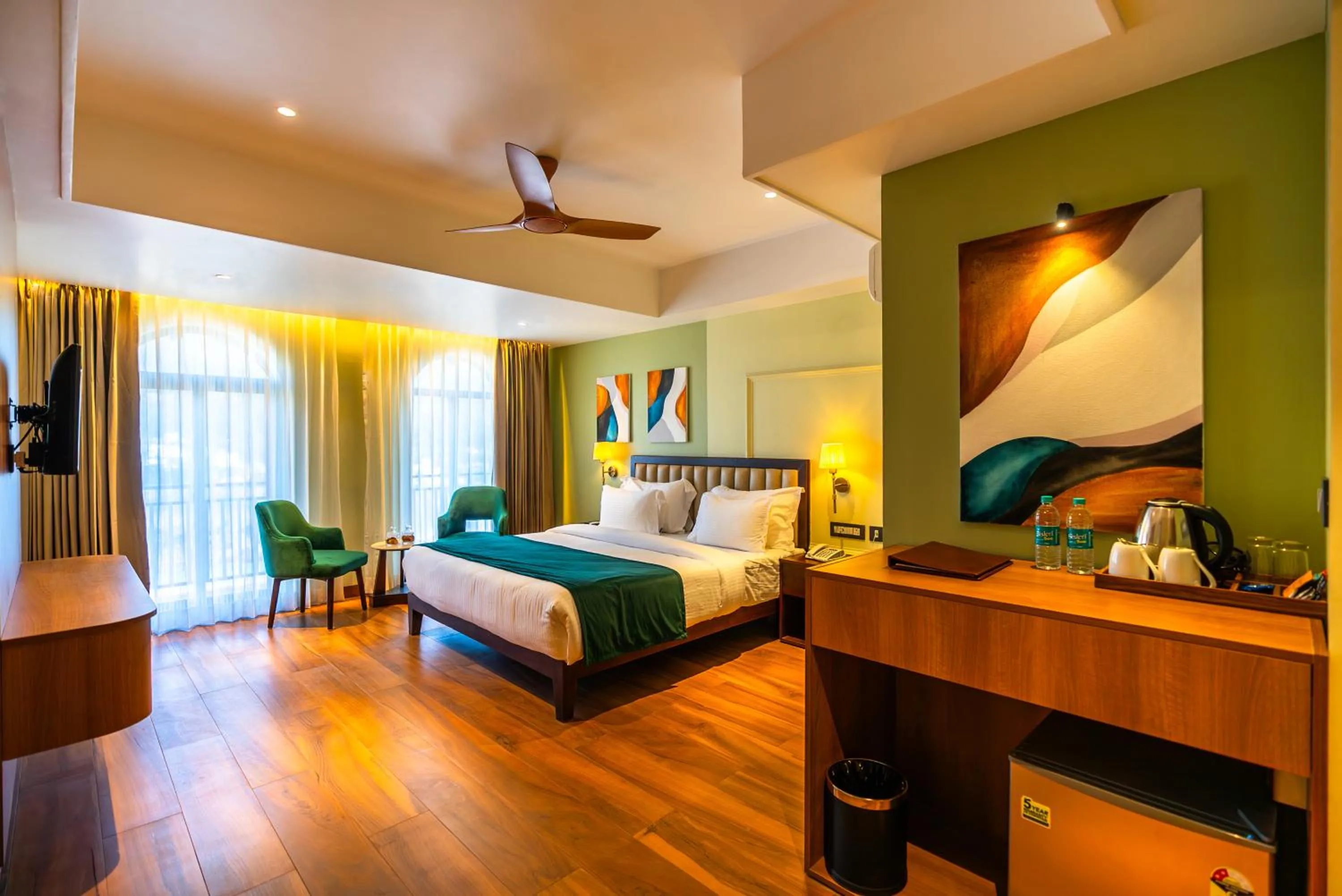 TV and multimedia, Bed in Clarks Inn Express, Rishikesh