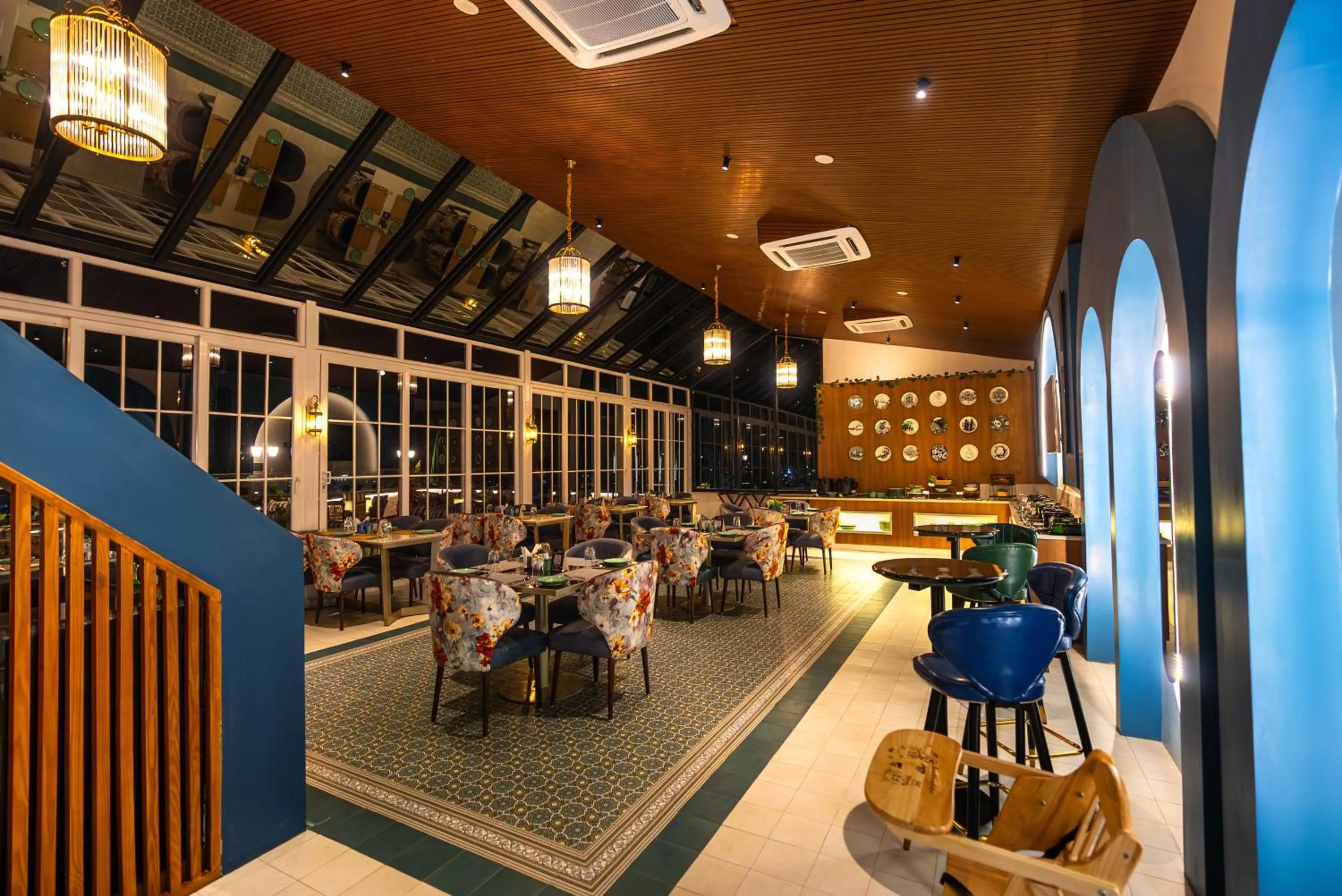 Restaurant/places to eat in Clarks Inn Express, Rishikesh