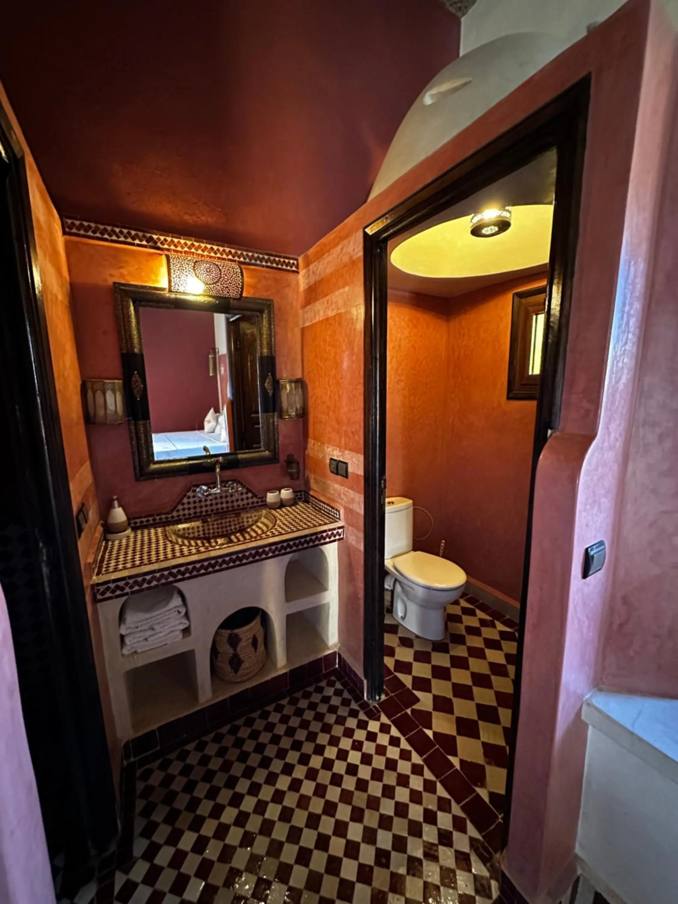 Toilet in Dar Hassan Merzouga