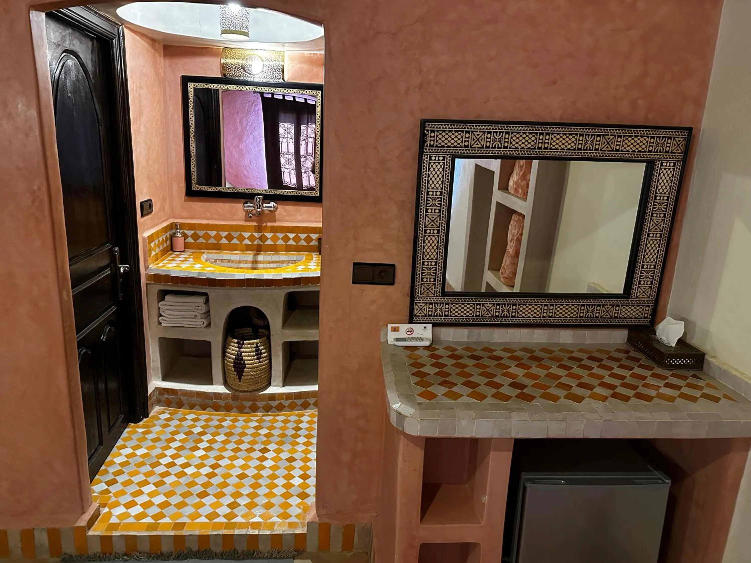 Toilet in Dar Hassan Merzouga