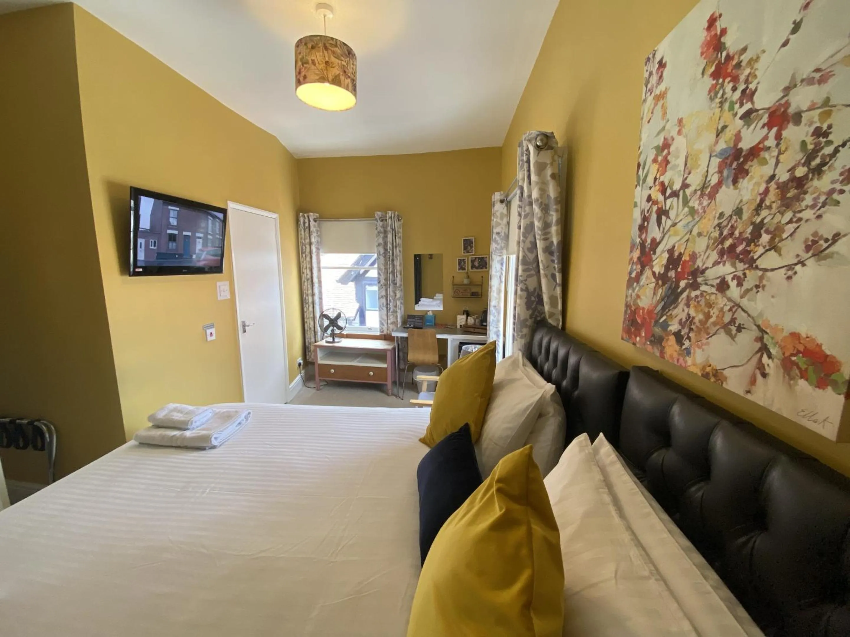 Bedroom, Bed in Grosvenor Place Guest House