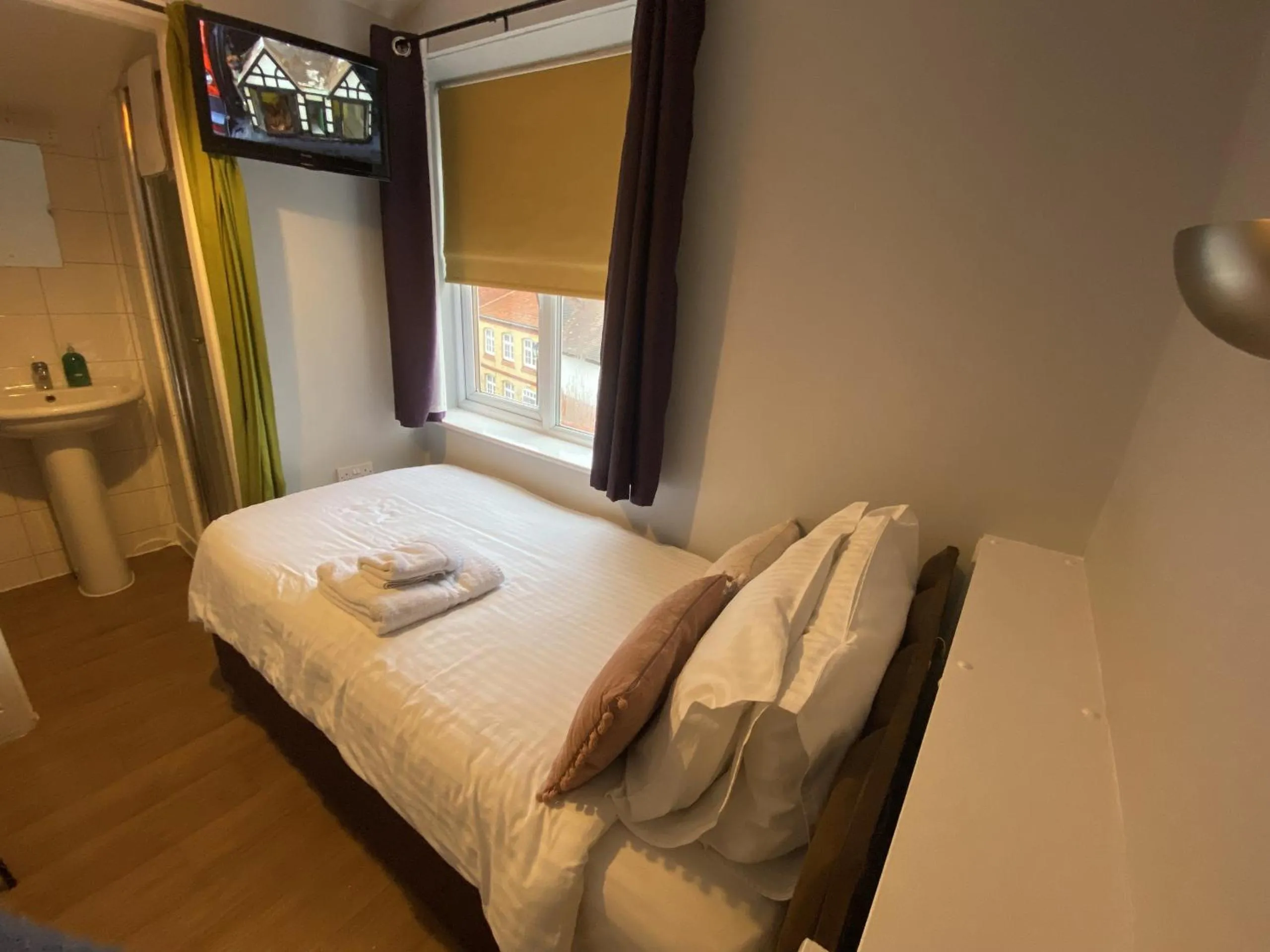 Bedroom, Bed in Grosvenor Place Guest House