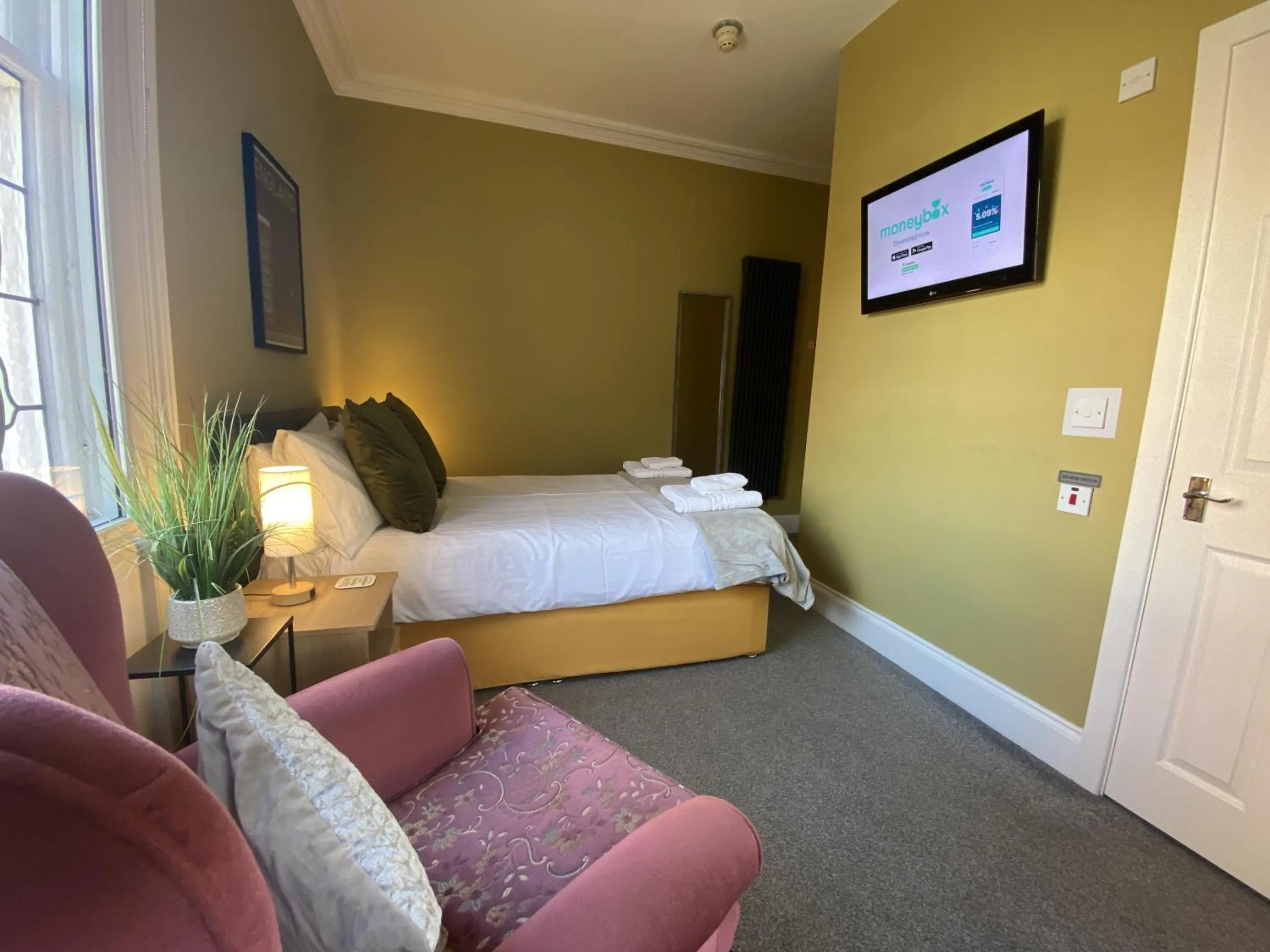 Bedroom, Bed in Grosvenor Place Guest House