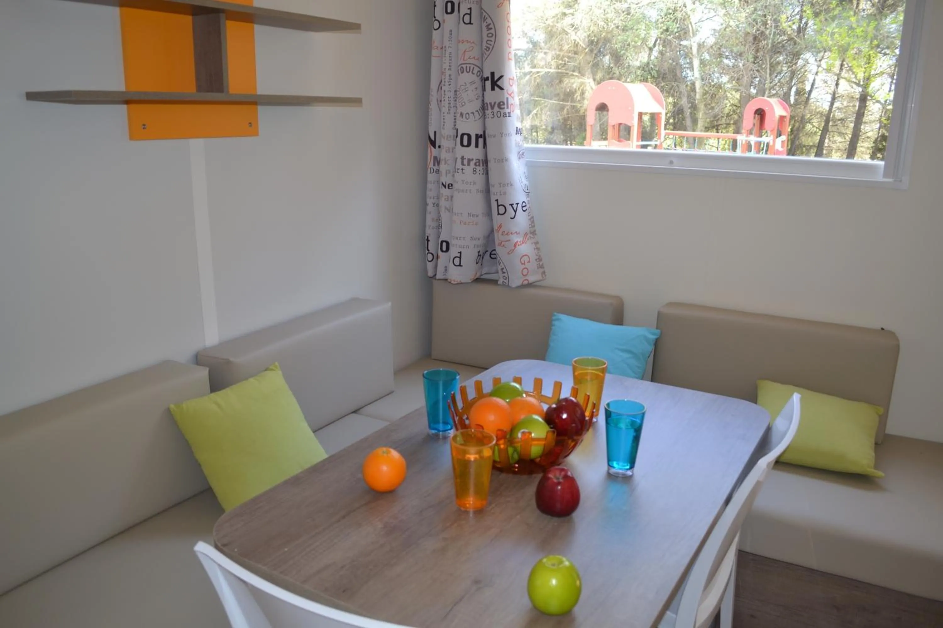 Dining area in VVF Montagnac Hérault