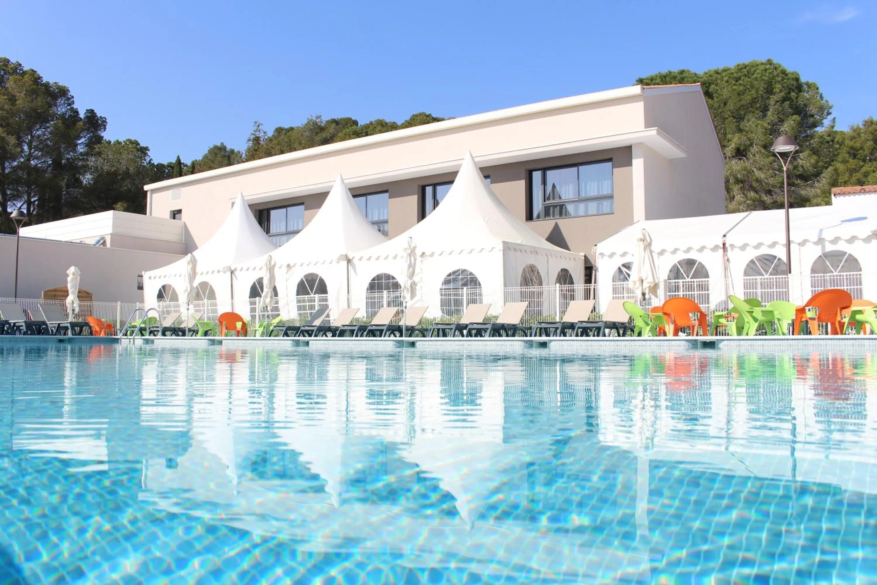Swimming pool in VVF Montagnac Hérault