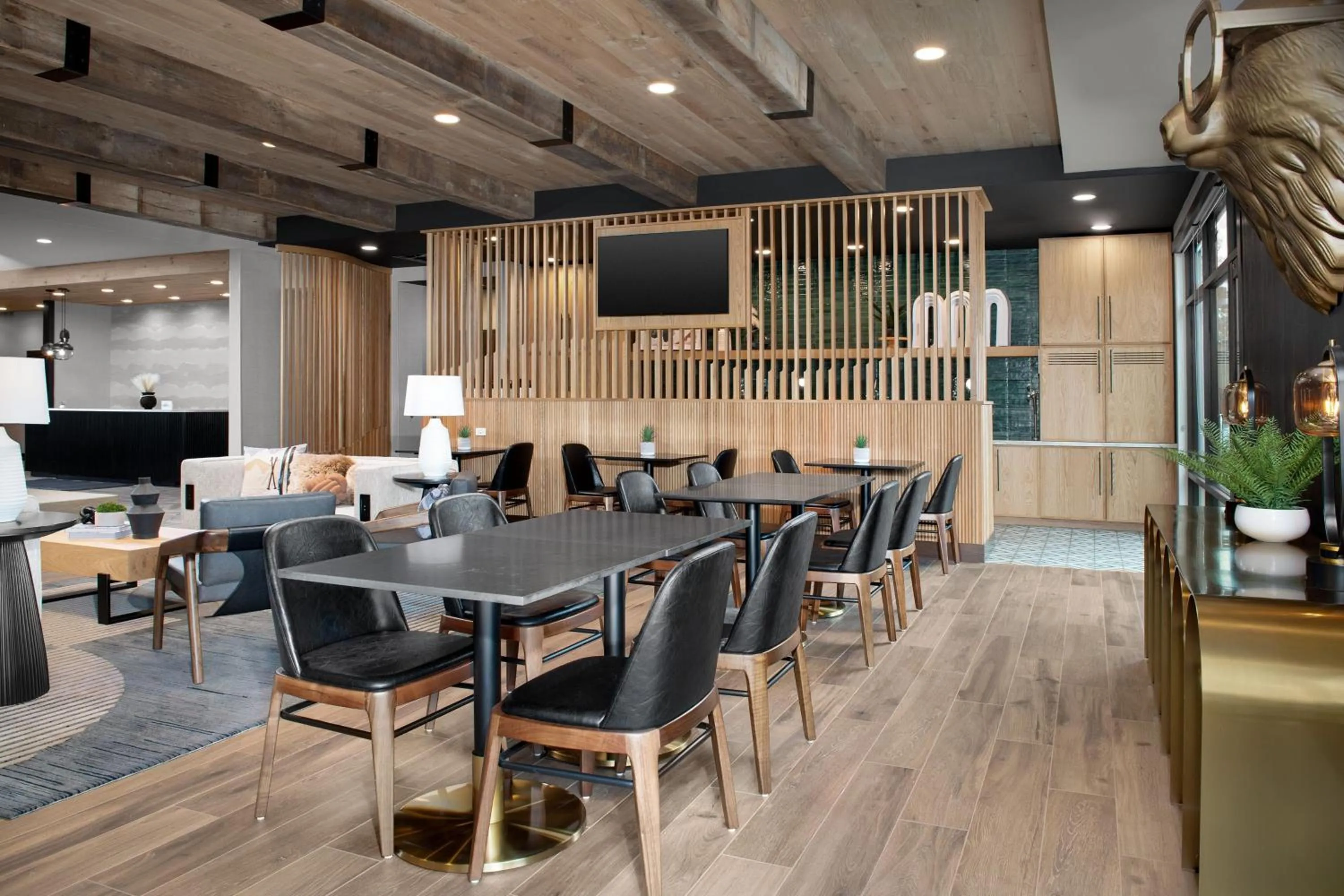 Breakfast in SpringHill Suites by Marriott Sandpoint