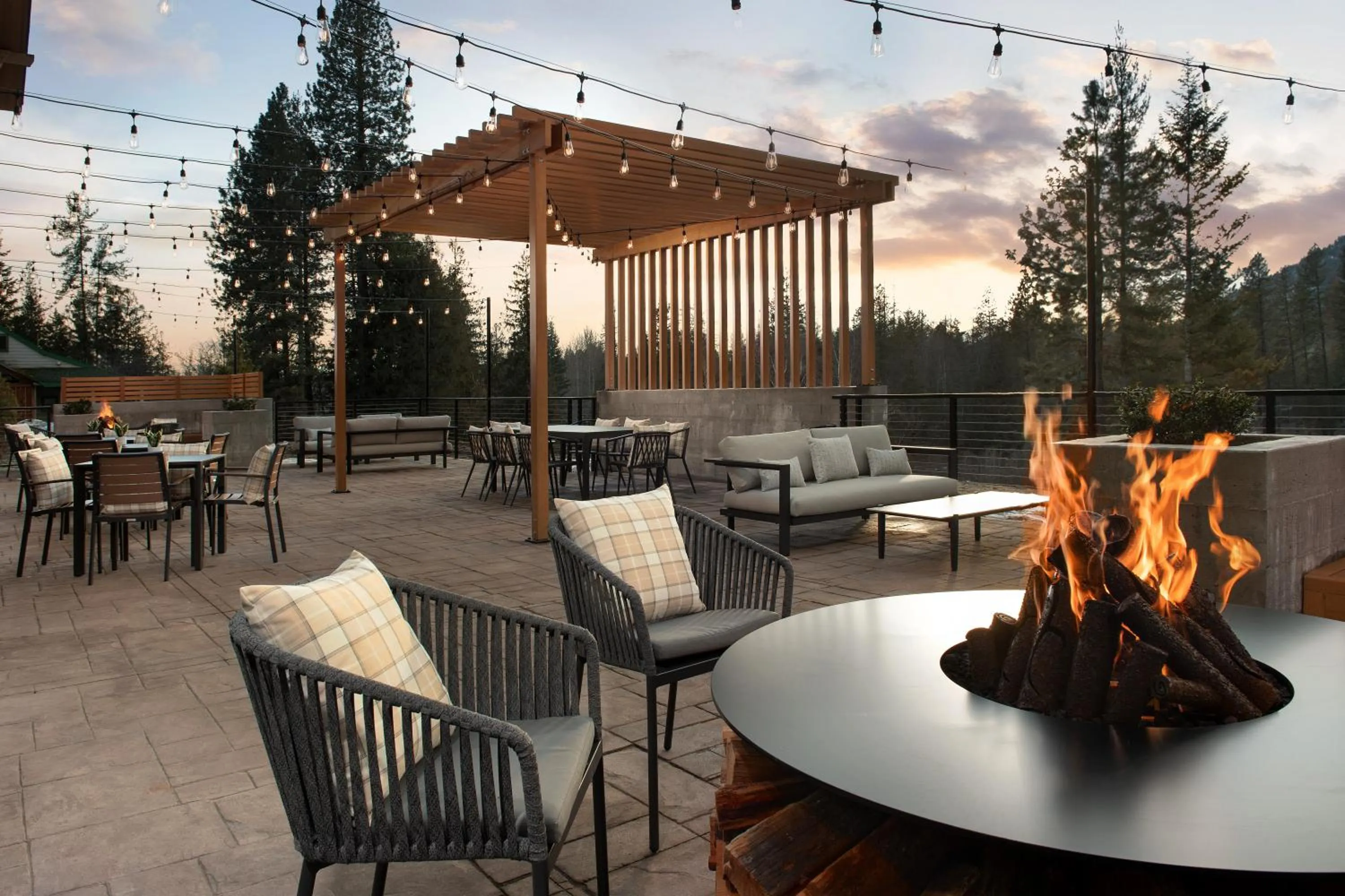Patio in SpringHill Suites by Marriott Sandpoint