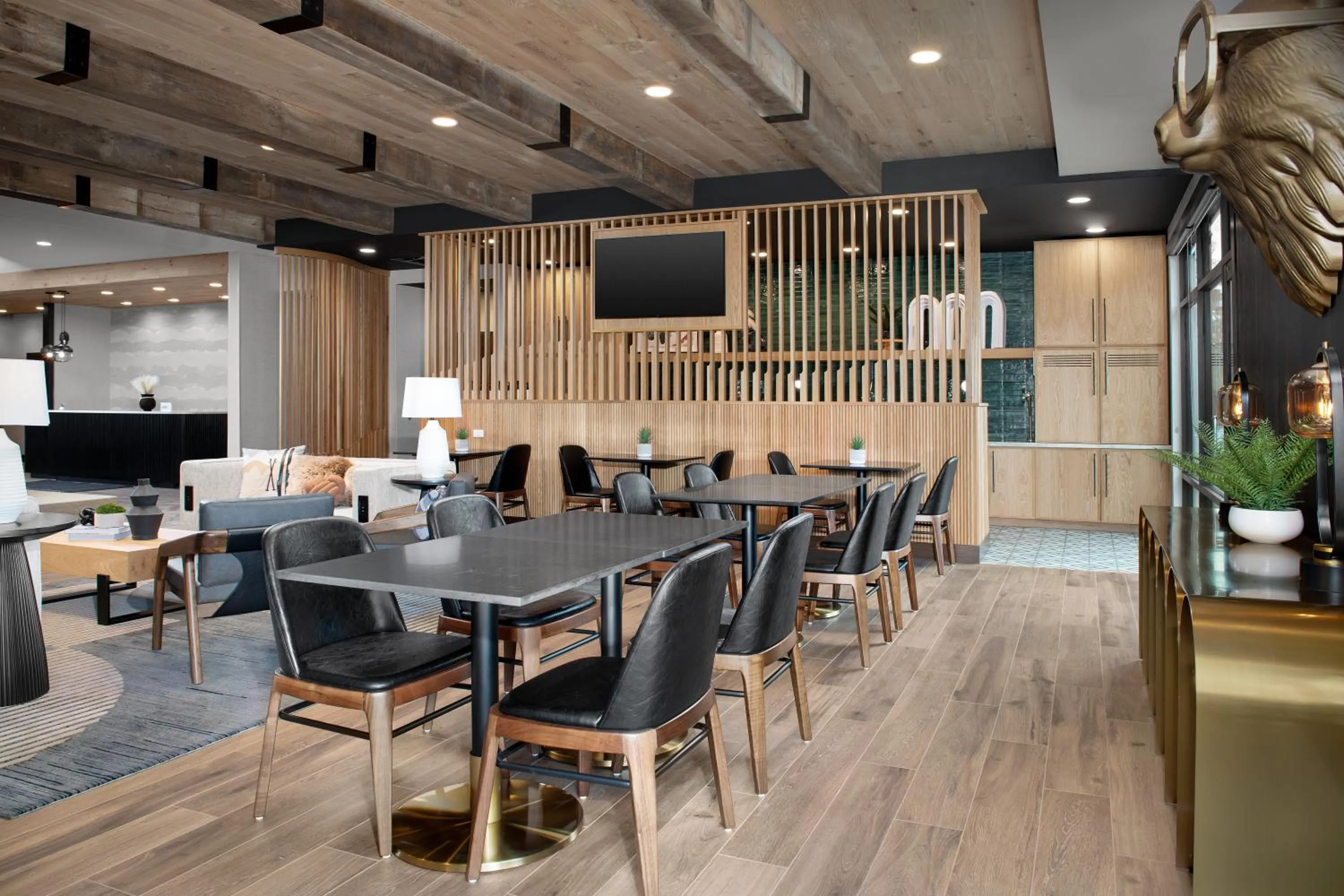 Dining area in SpringHill Suites by Marriott Sandpoint