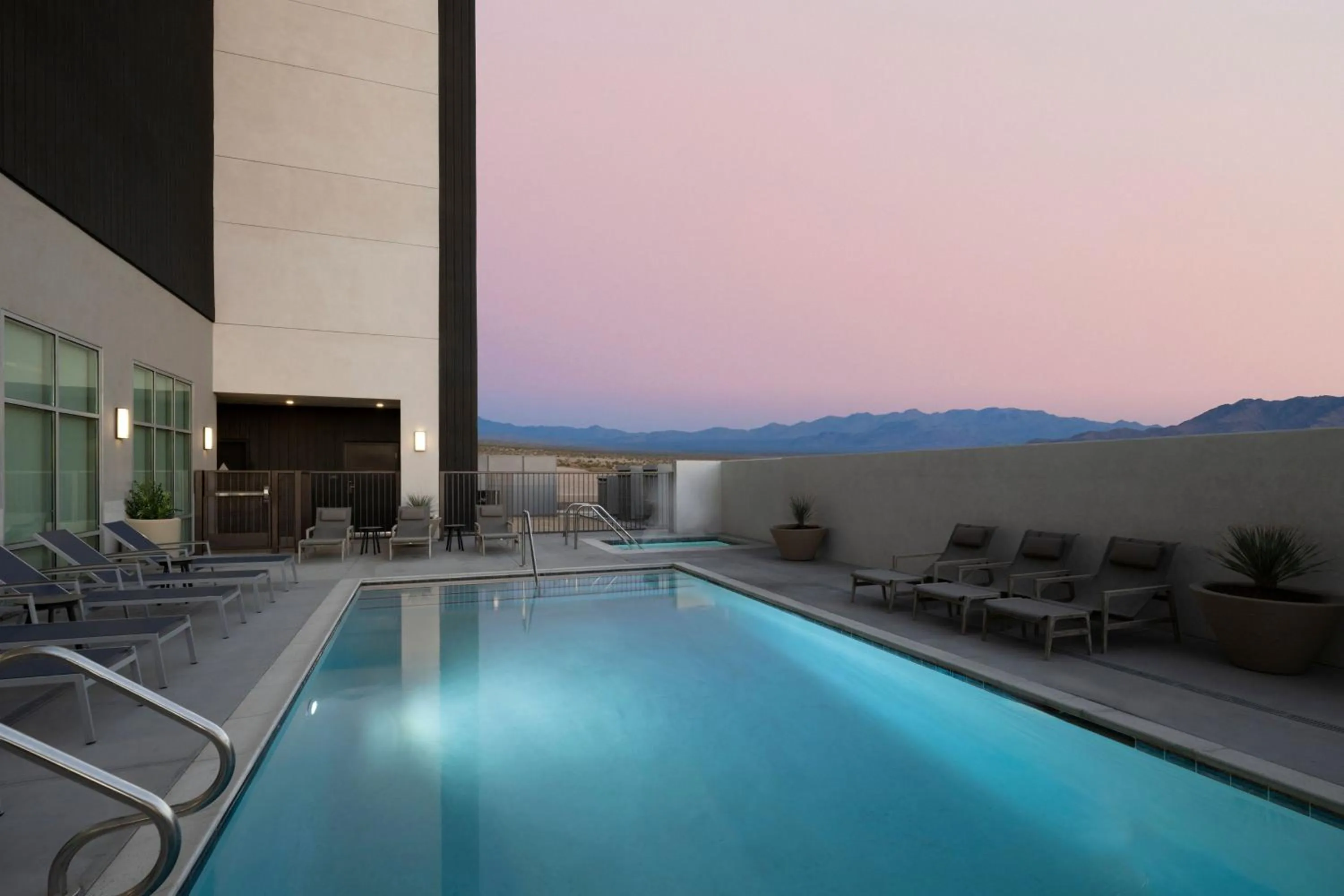 Swimming pool in Fairfield by Marriott Inn & Suites Barstow