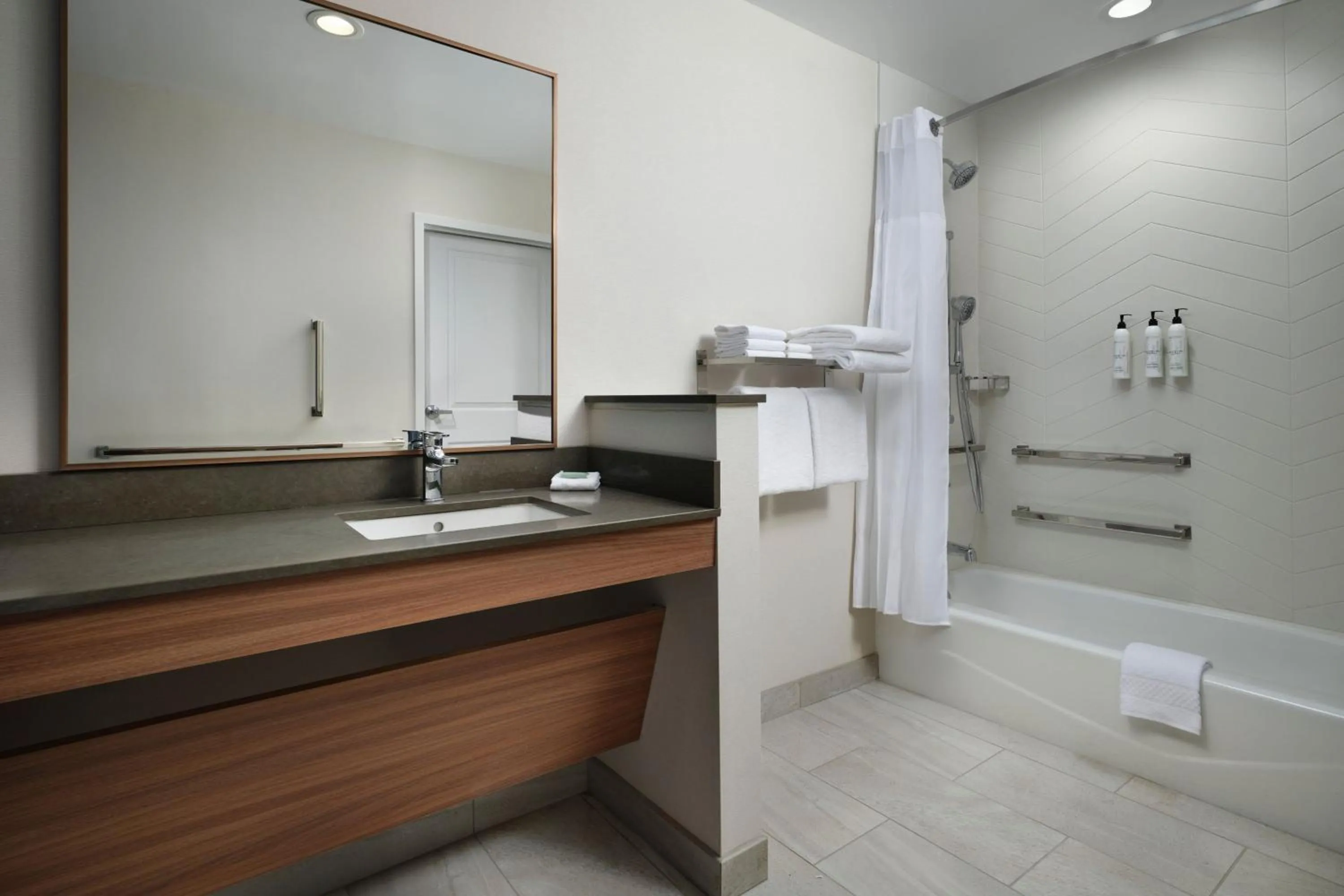 Bathroom in Fairfield by Marriott Inn & Suites Barstow