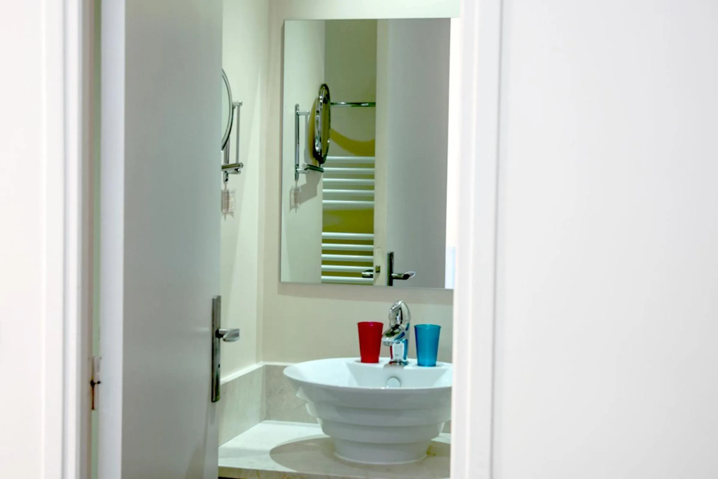 Bathroom in La Villa Paris - B&B