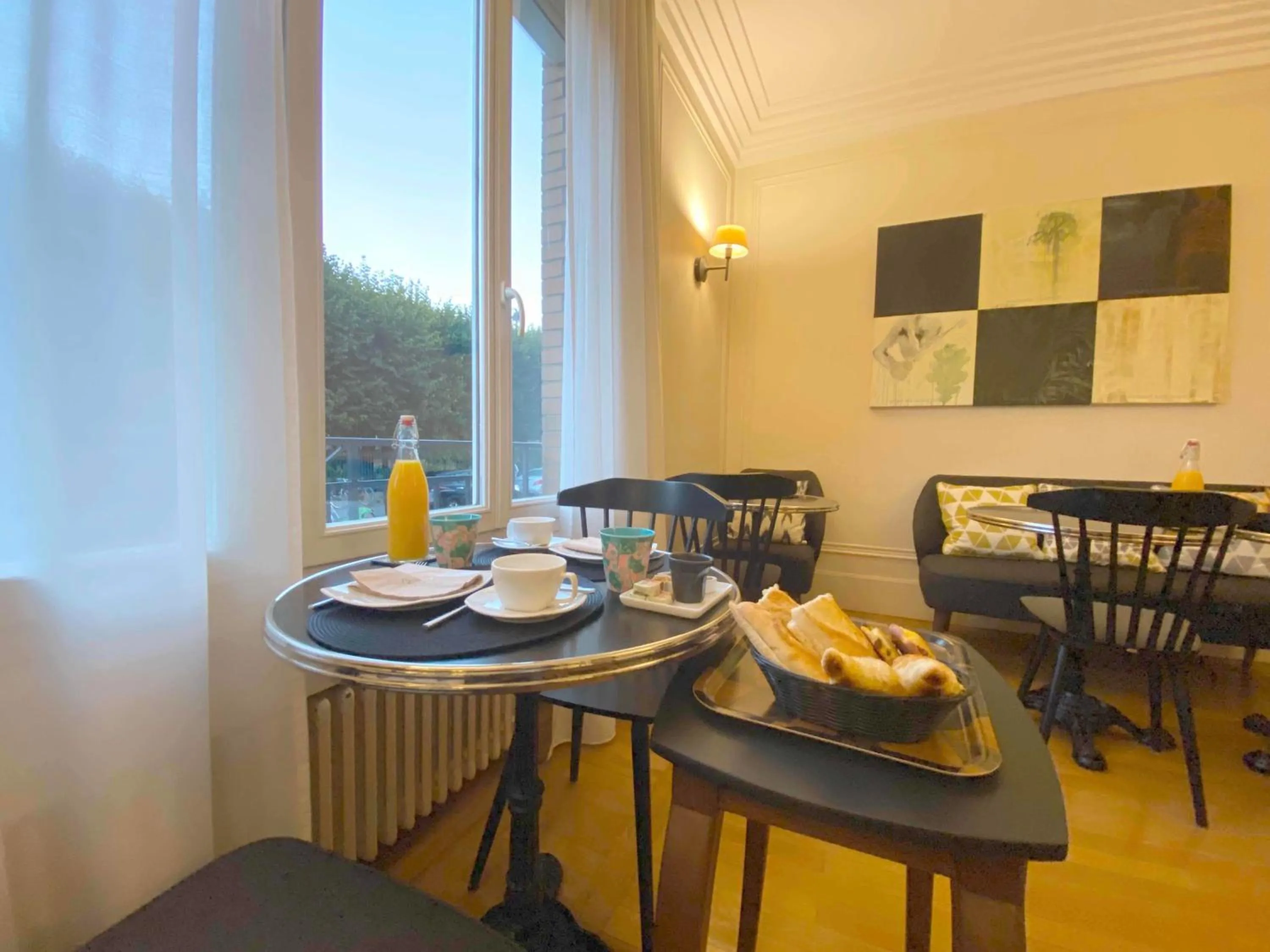 Restaurant/places to eat in La Villa Paris - B&B