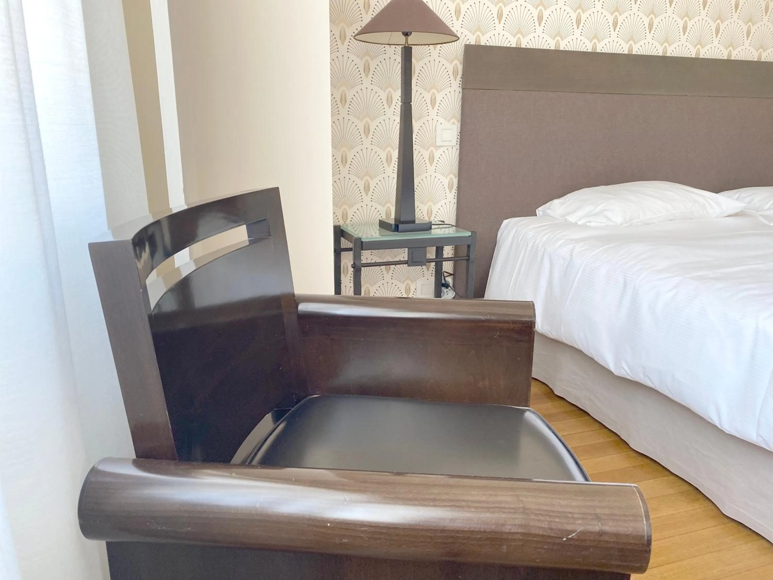 Bedroom, Bed in La Villa Paris - B&B