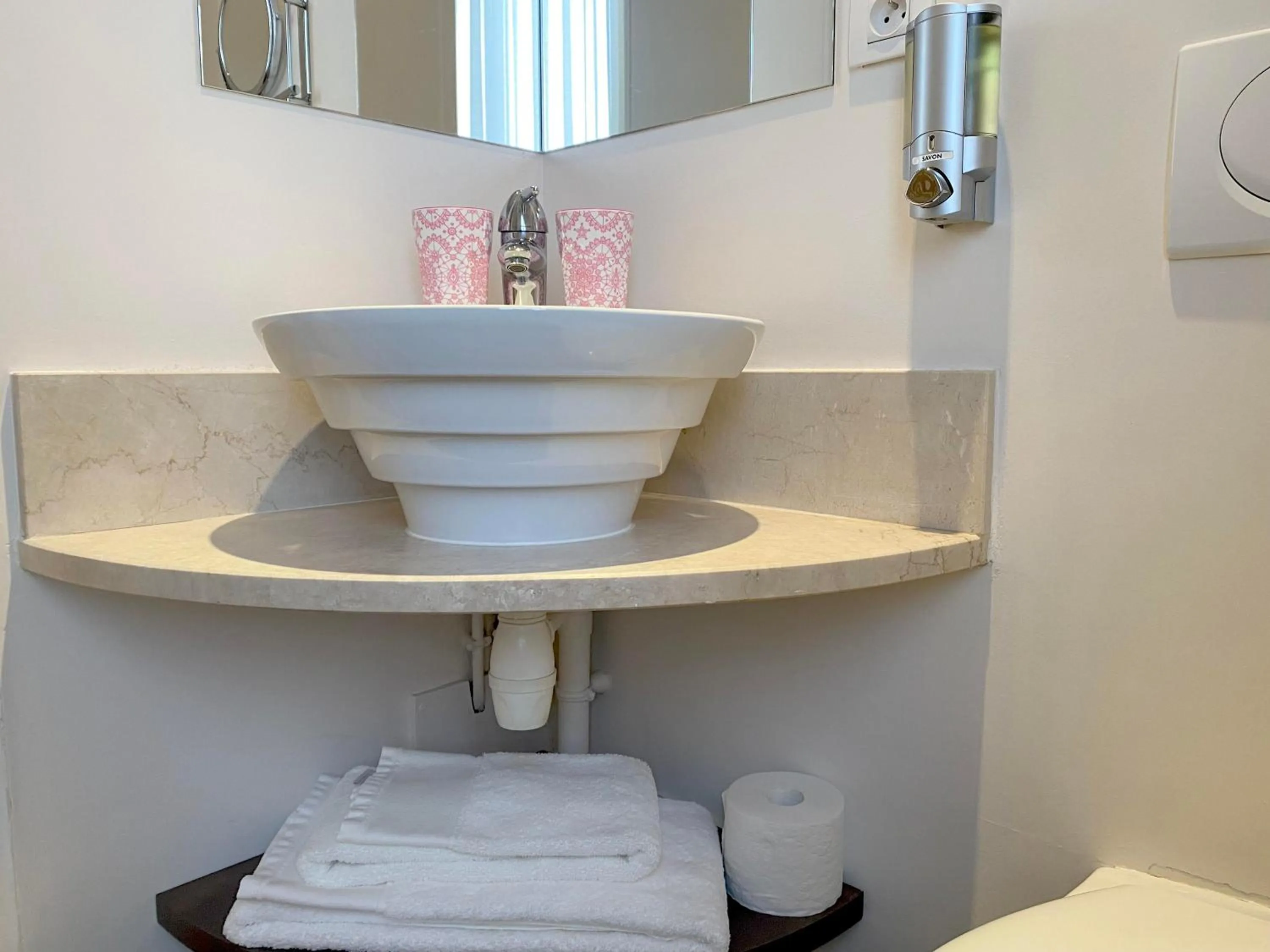 Bathroom in La Villa Paris - B&B