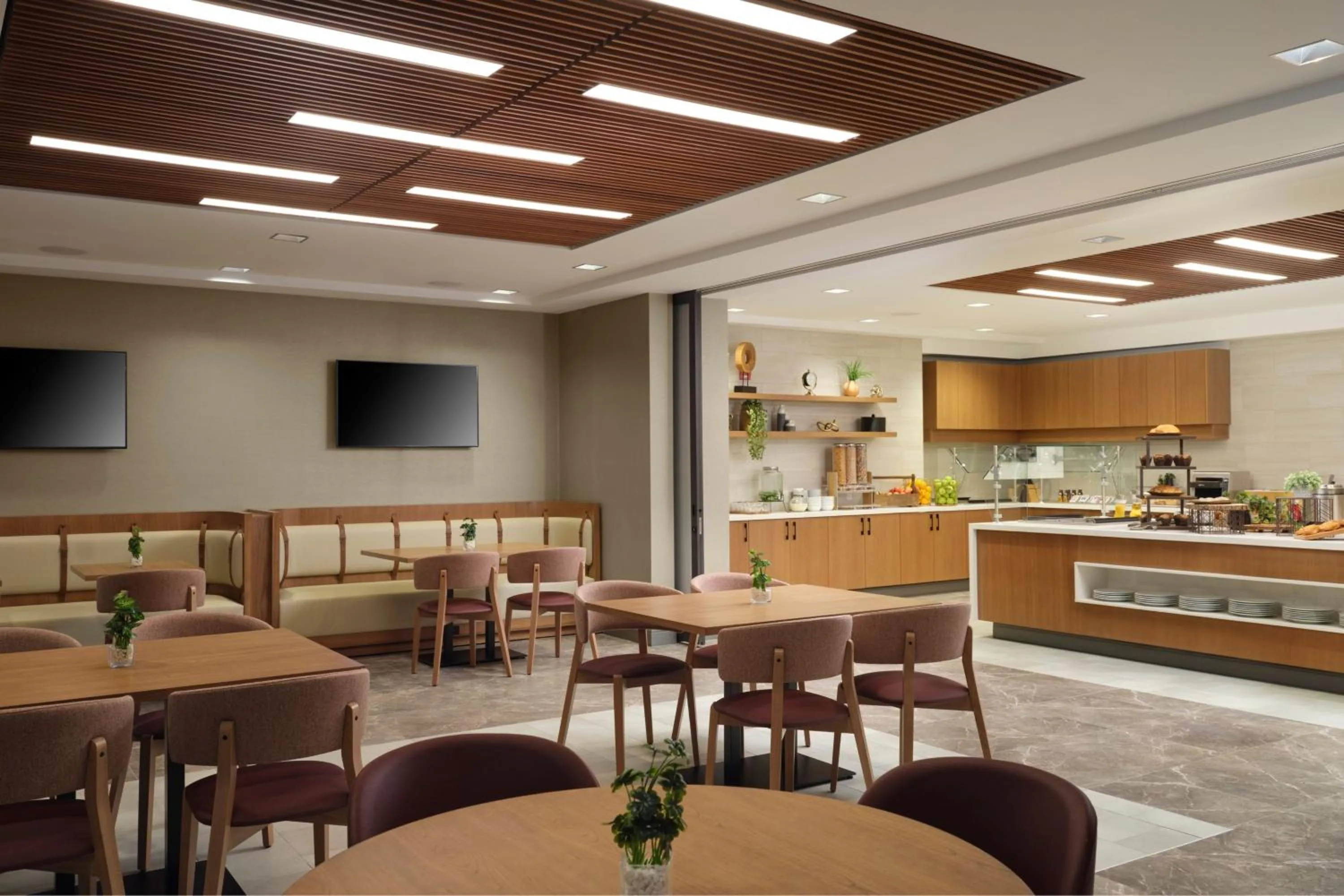 Breakfast in Inn at Bellefield Residence Inn by Marriott