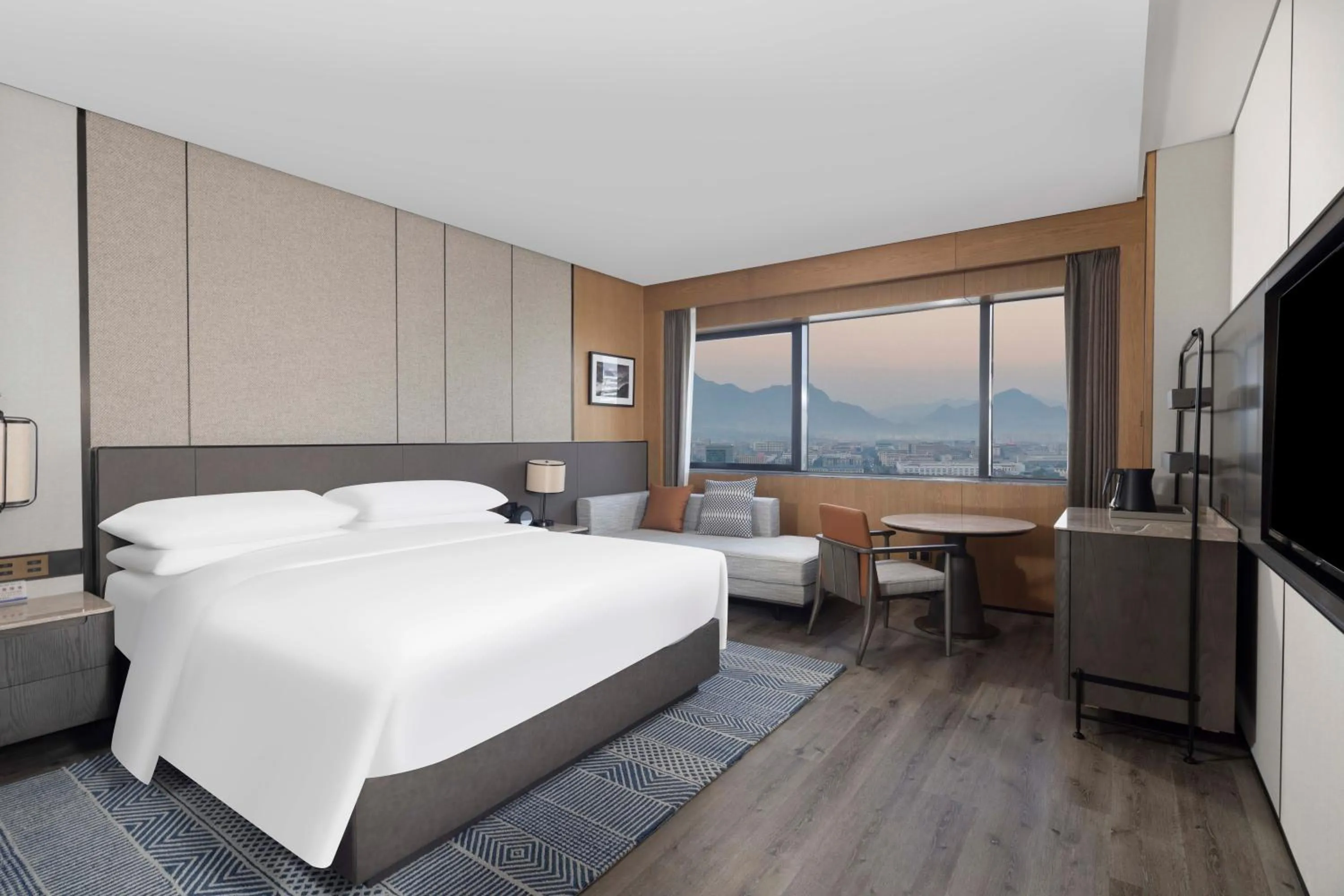 Bedroom, Bed in Sheraton Pujiang