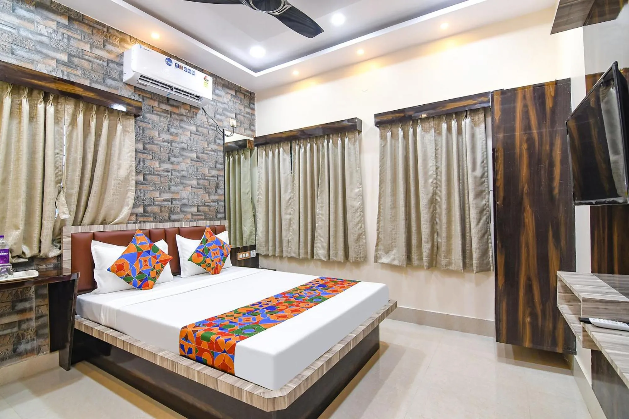 Bed in FabHotel Sriya - City Center, Durgapur