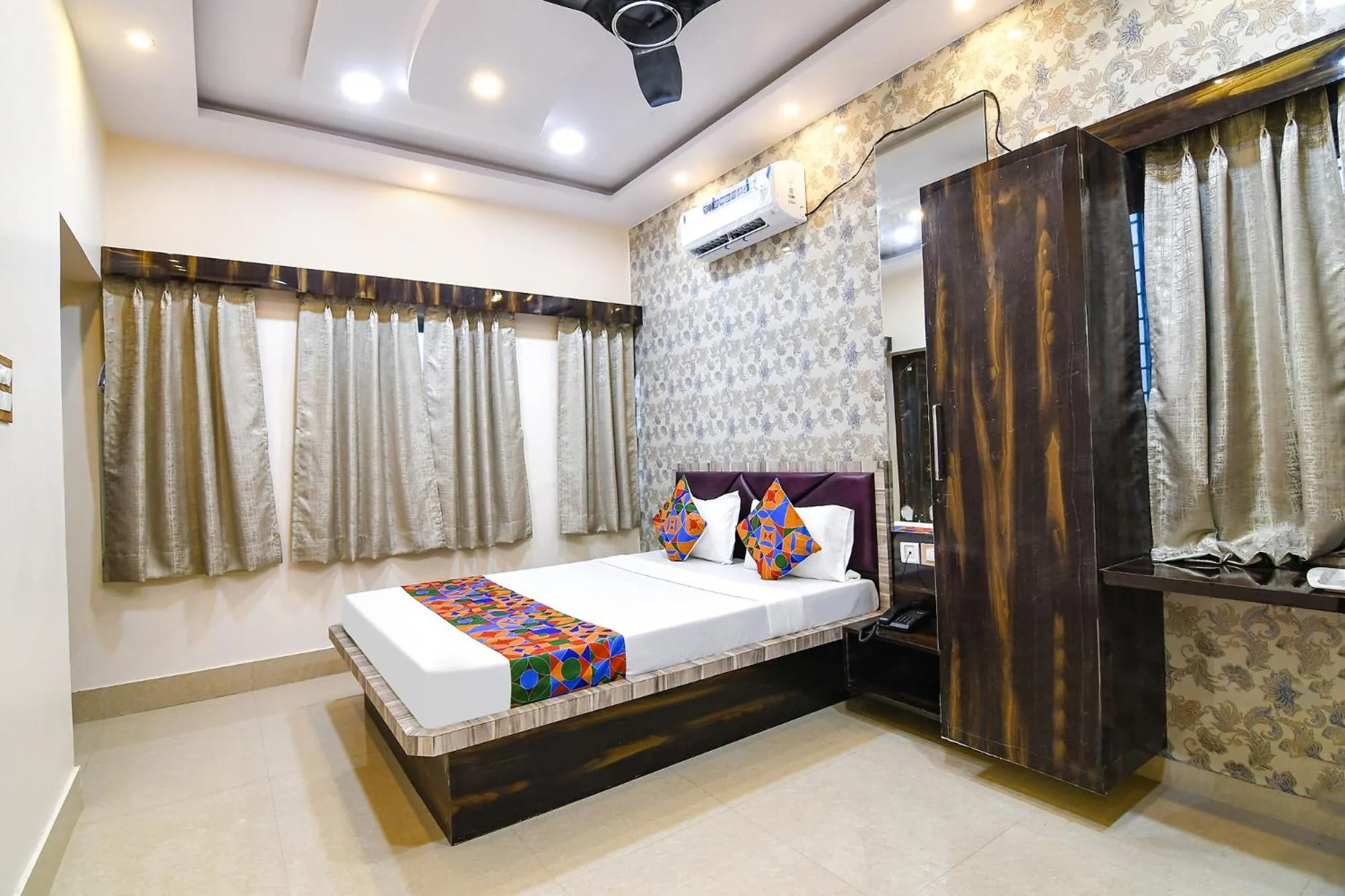 Bed in FabHotel Sriya - City Center, Durgapur