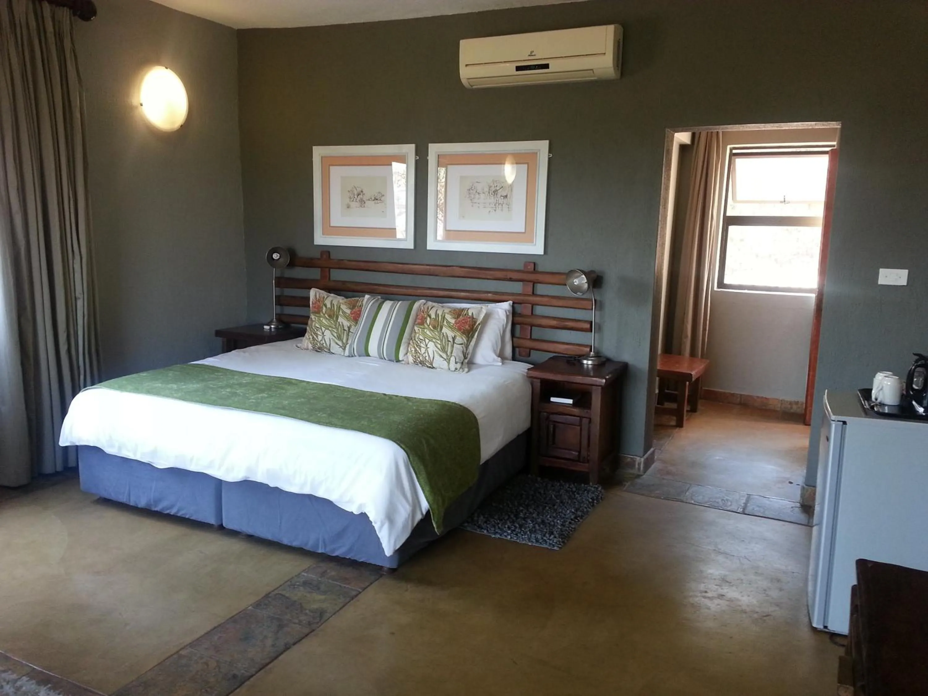 Day, Bed in eBundu Lodge