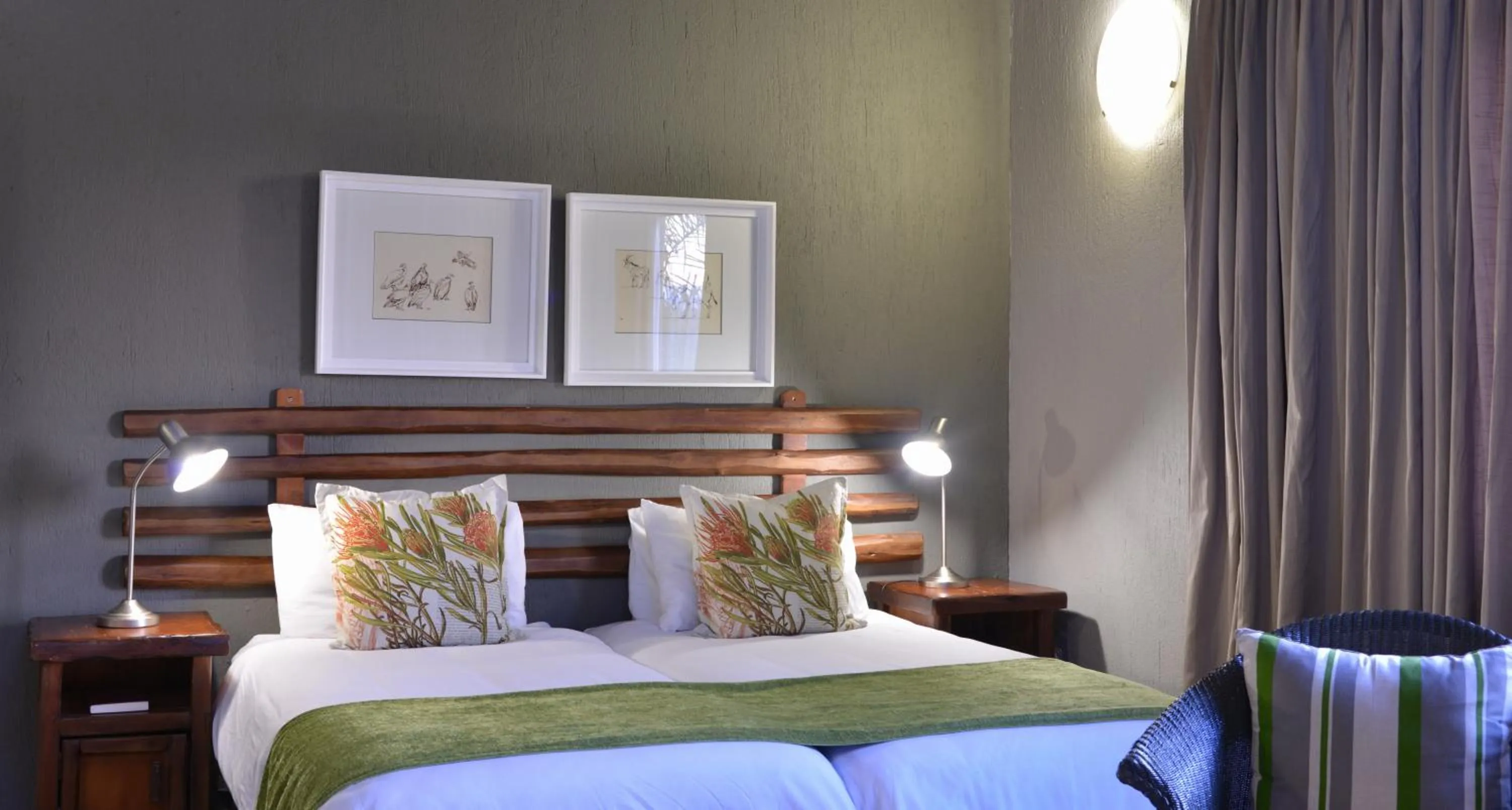 Photo of the whole room, Bed in eBundu Lodge