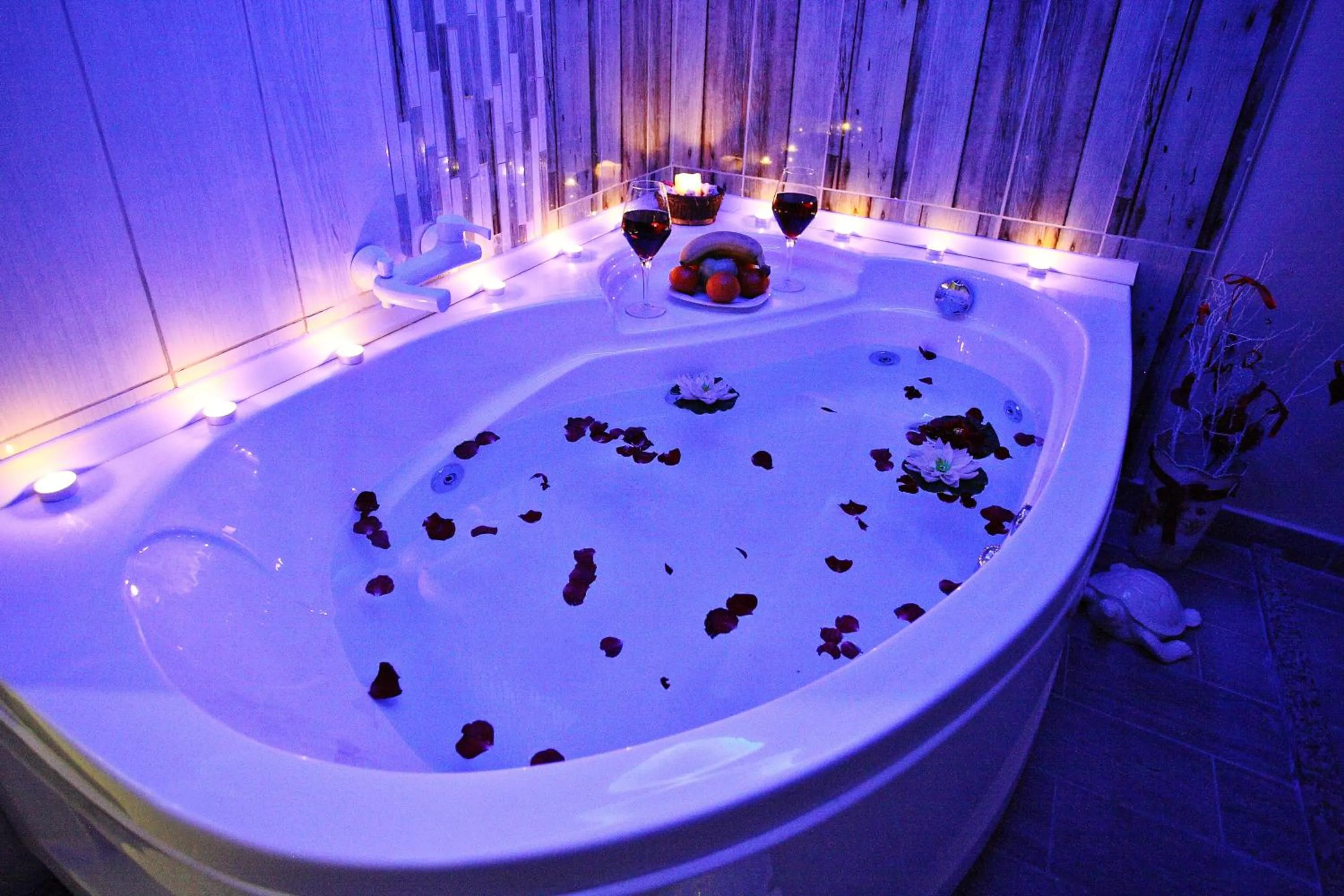 Hot Tub in Balance Hotel Taksim