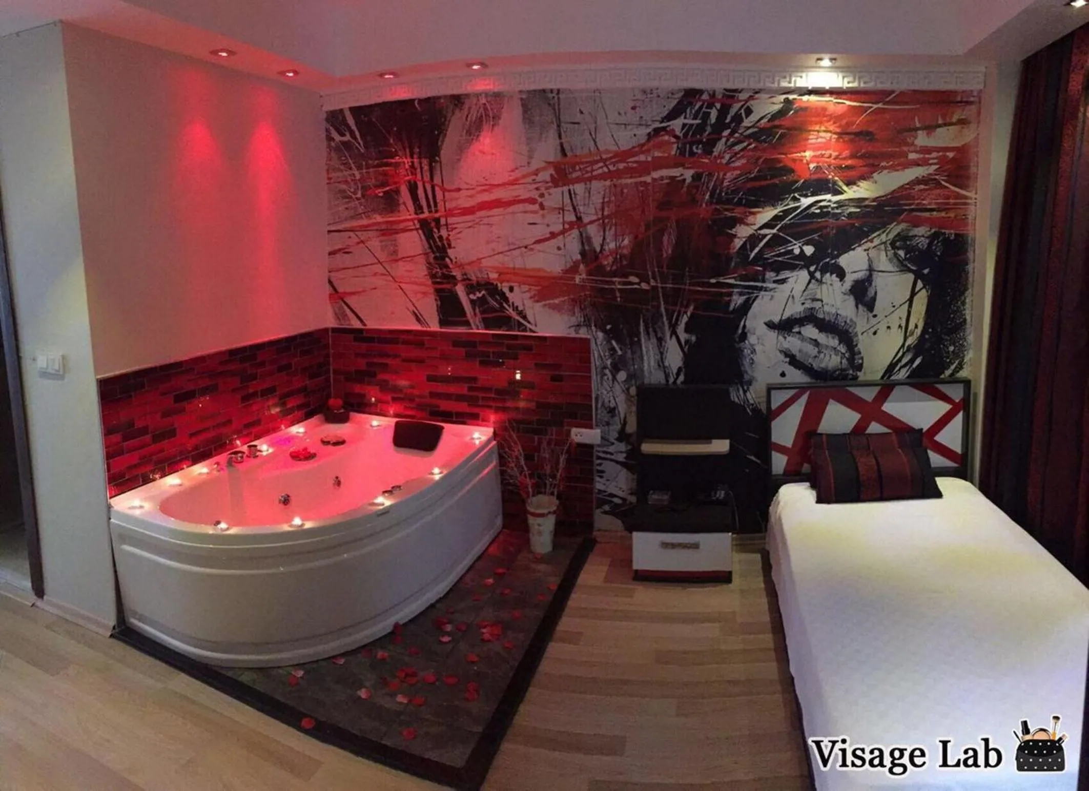 Hot Tub in Balance Hotel Taksim