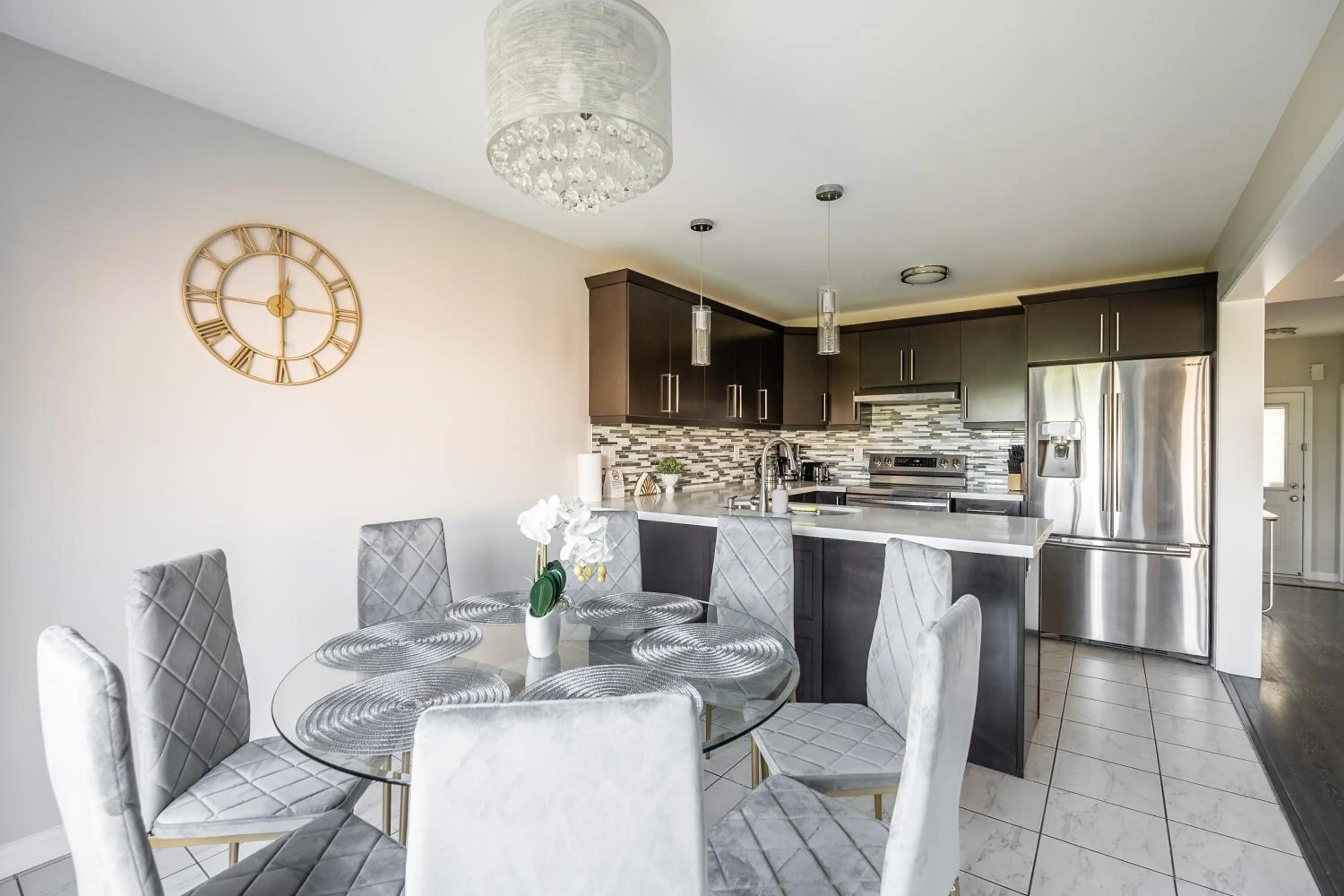 Kitchen or kitchenette in GLOBALSTAY Modern 3 Bedroom House in Brampton