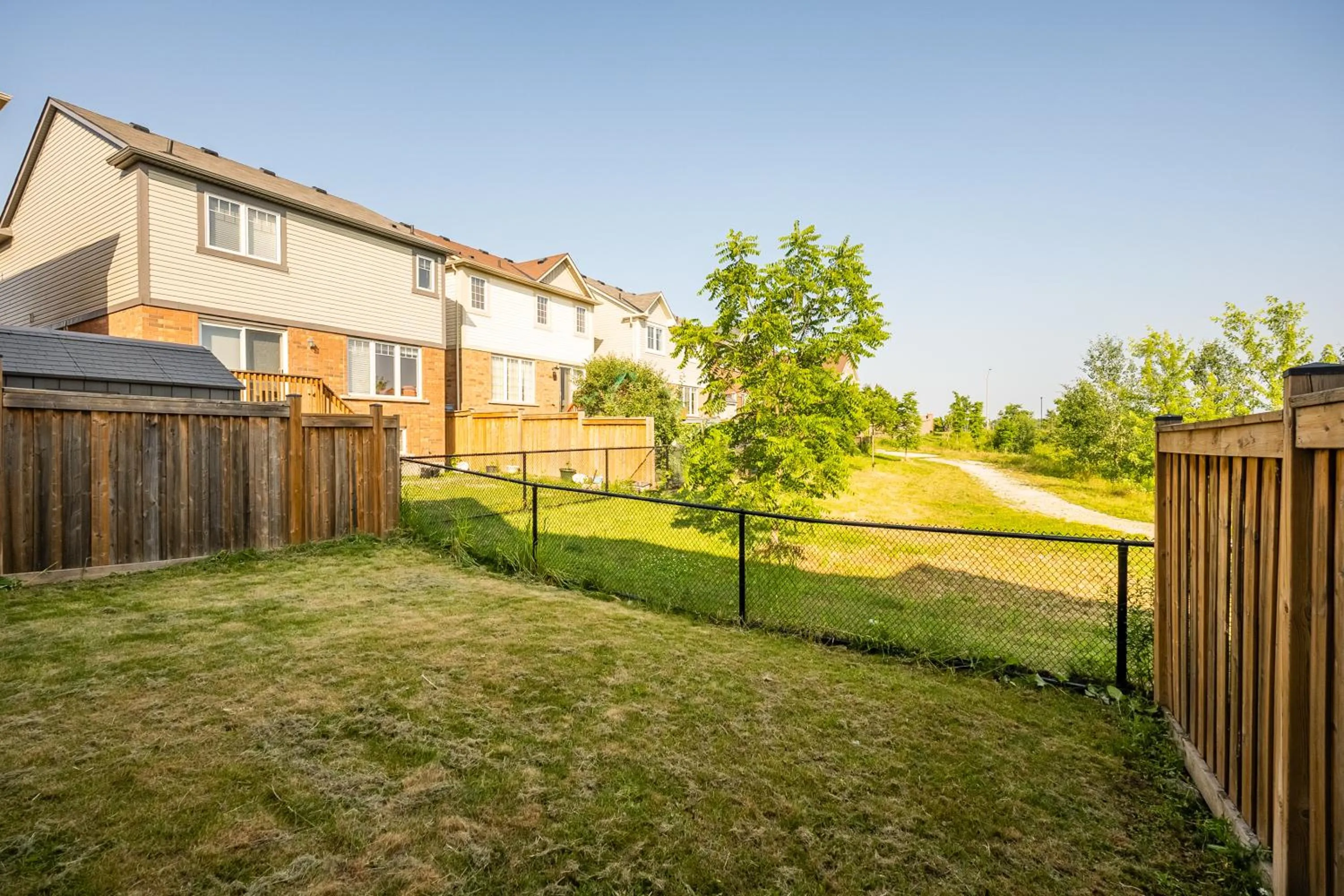 Property building in GLOBALSTAY Modern 3 Bedroom House in Brampton