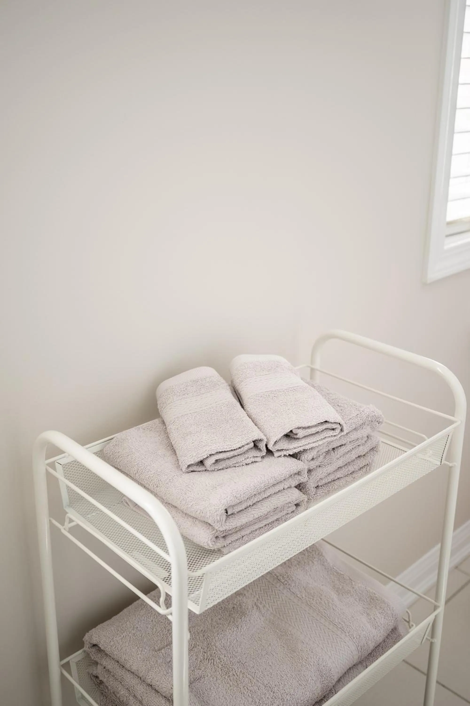 towels, Bed in GLOBALSTAY Modern 3 Bedroom House in Brampton