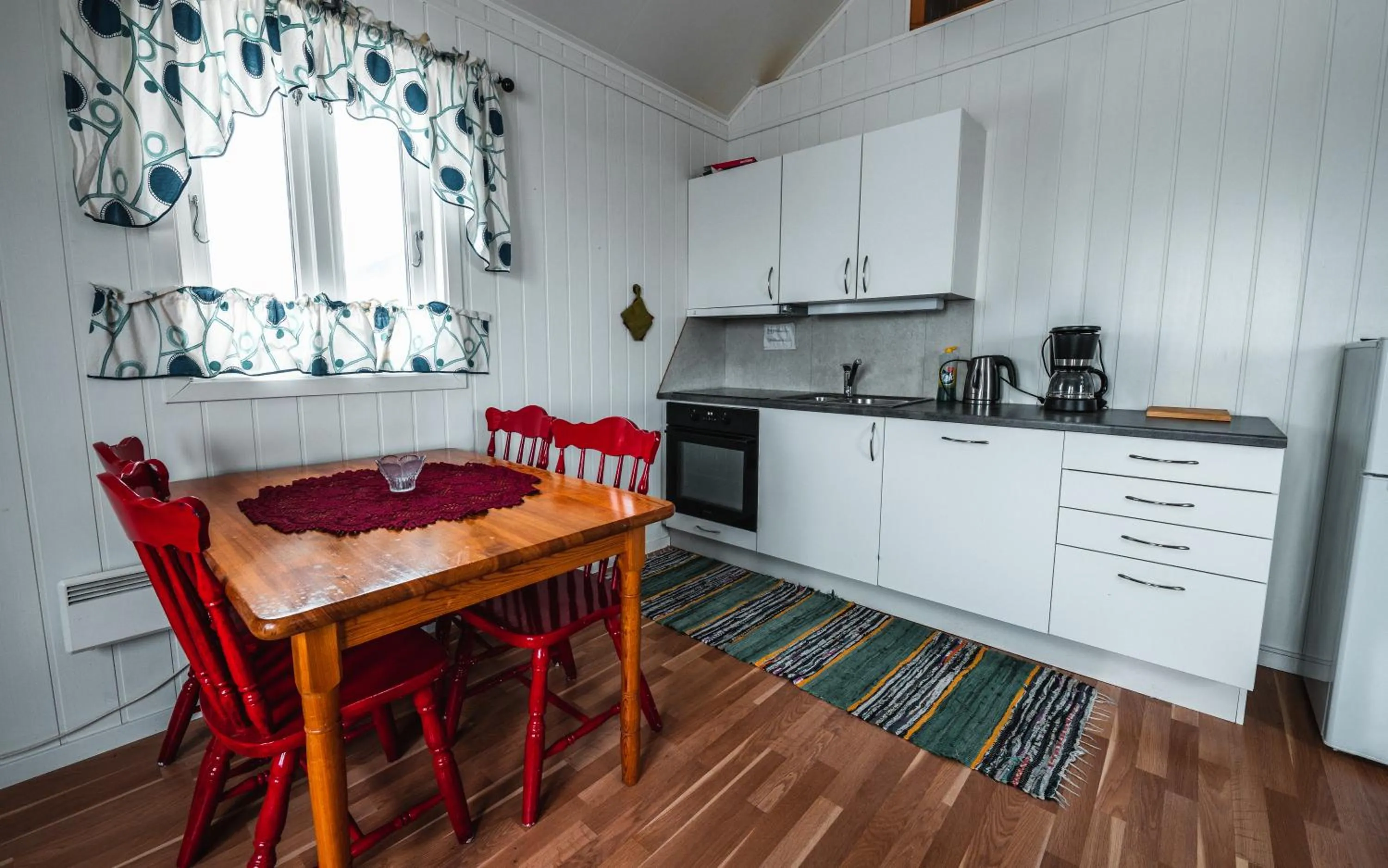 Apartment (6 Adults) in Sjøstrand Rorbuer