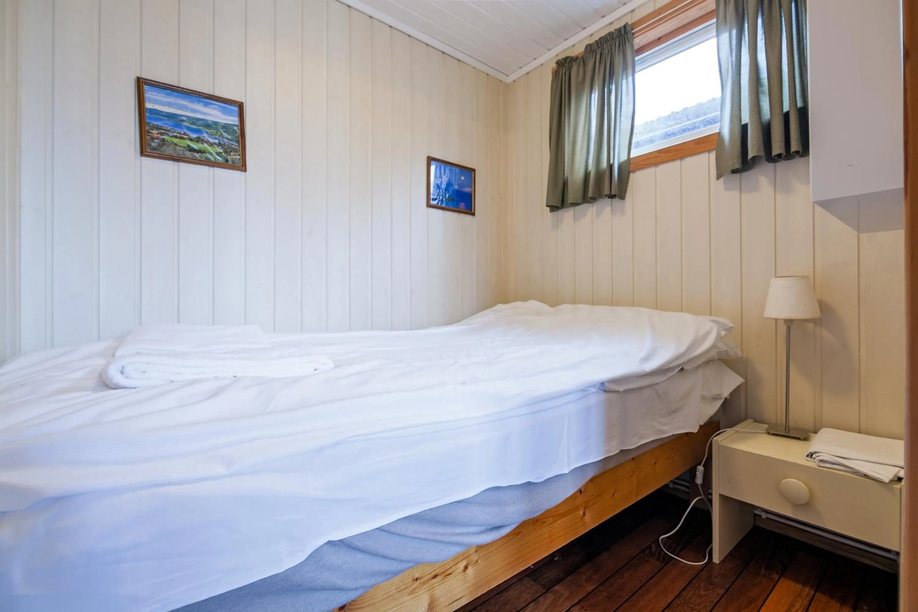 Bed in Sjøstrand Rorbuer