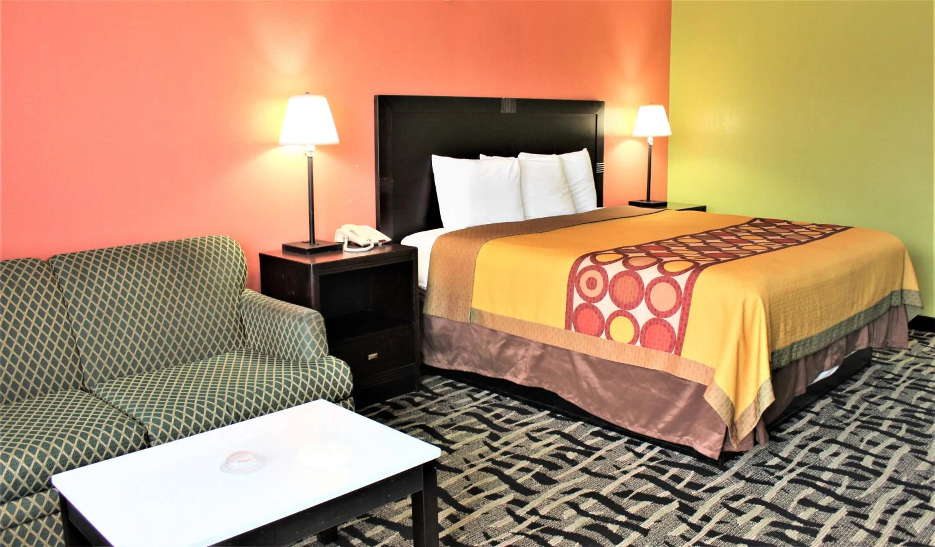 Bed in Travel Inn Eutaw